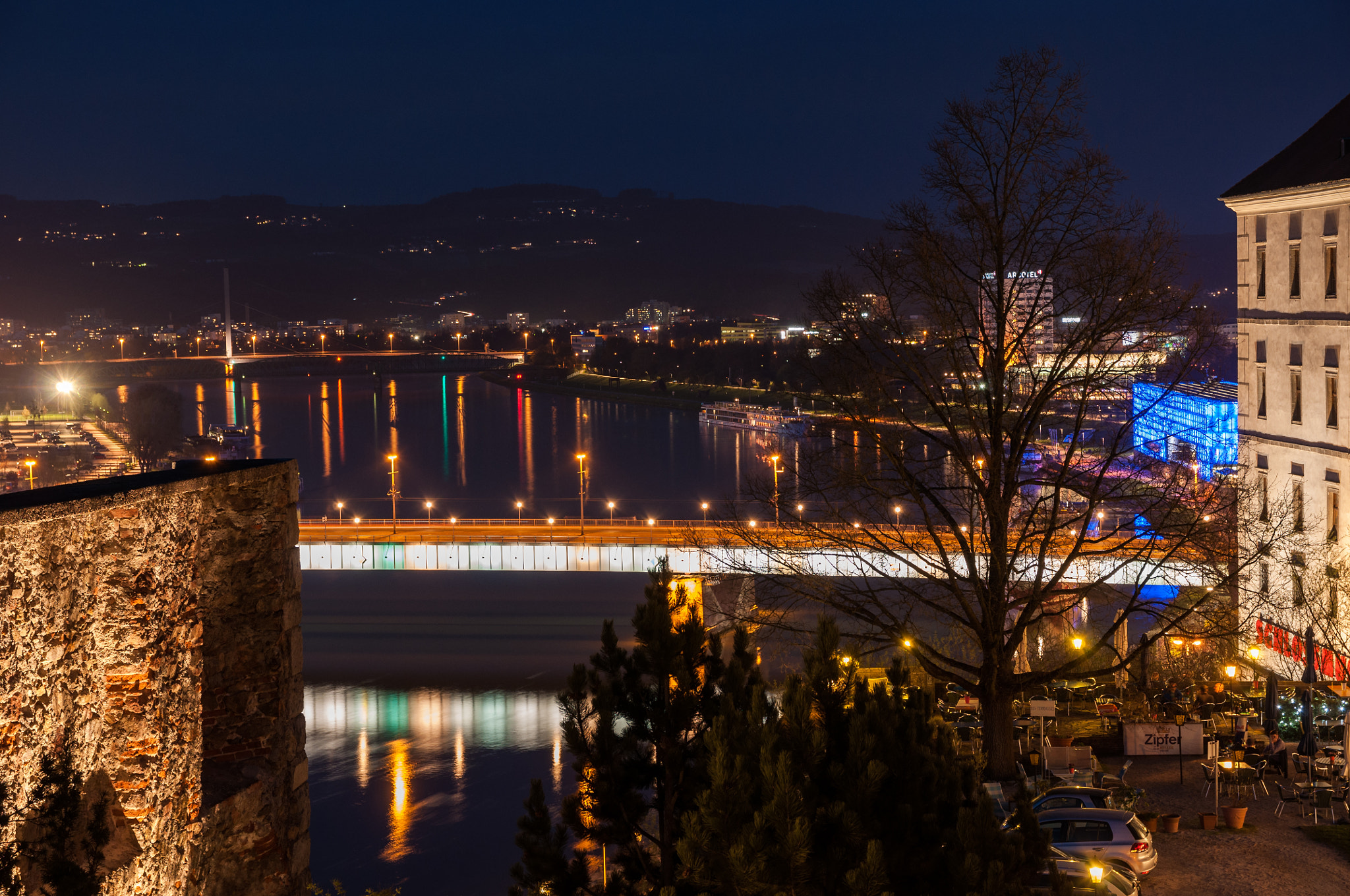 Nikon D90 + Sigma 17-70mm F2.8-4 DC Macro OS HSM | C sample photo. Linz bei nacht photography