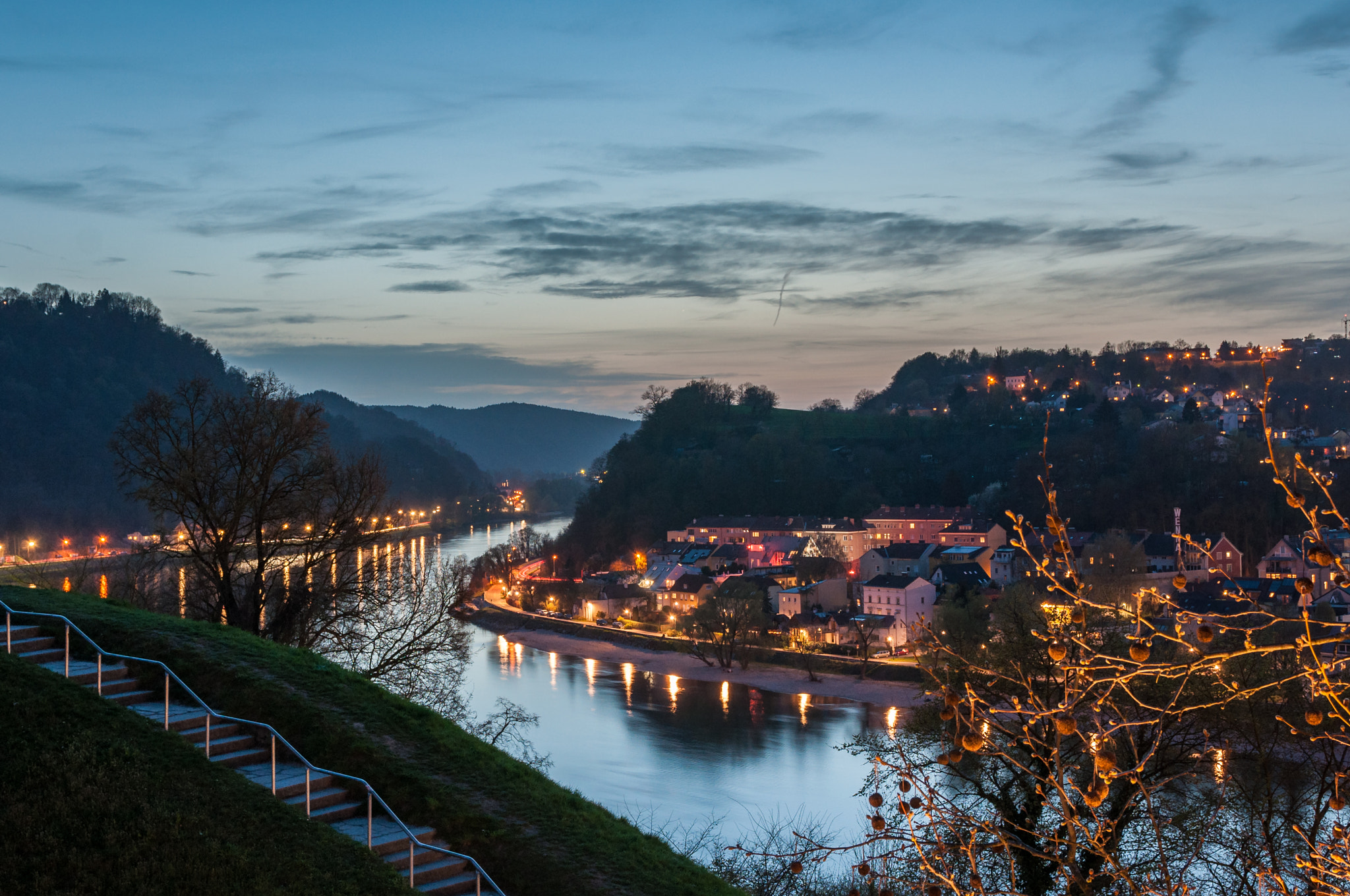 Nikon D90 + Sigma 17-70mm F2.8-4 DC Macro OS HSM | C sample photo. Donau bei nacht photography