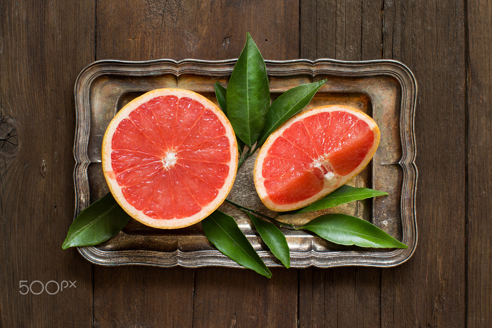 Canon EOS 650D (EOS Rebel T4i / EOS Kiss X6i) + Canon EF 50mm F1.2L USM sample photo. Fresh grapefruit with leaves  on a tray photography