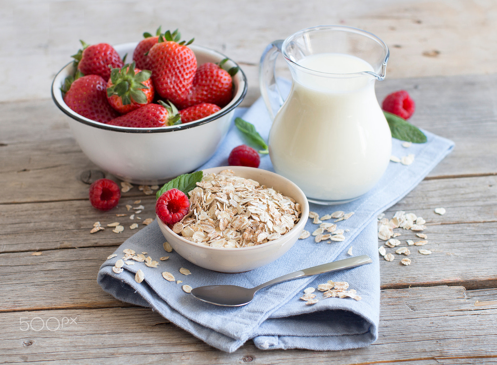 Canon EOS 650D (EOS Rebel T4i / EOS Kiss X6i) + Canon EF 50mm F1.2L USM sample photo. Rolled oats in a bowl with berries  and milk photography