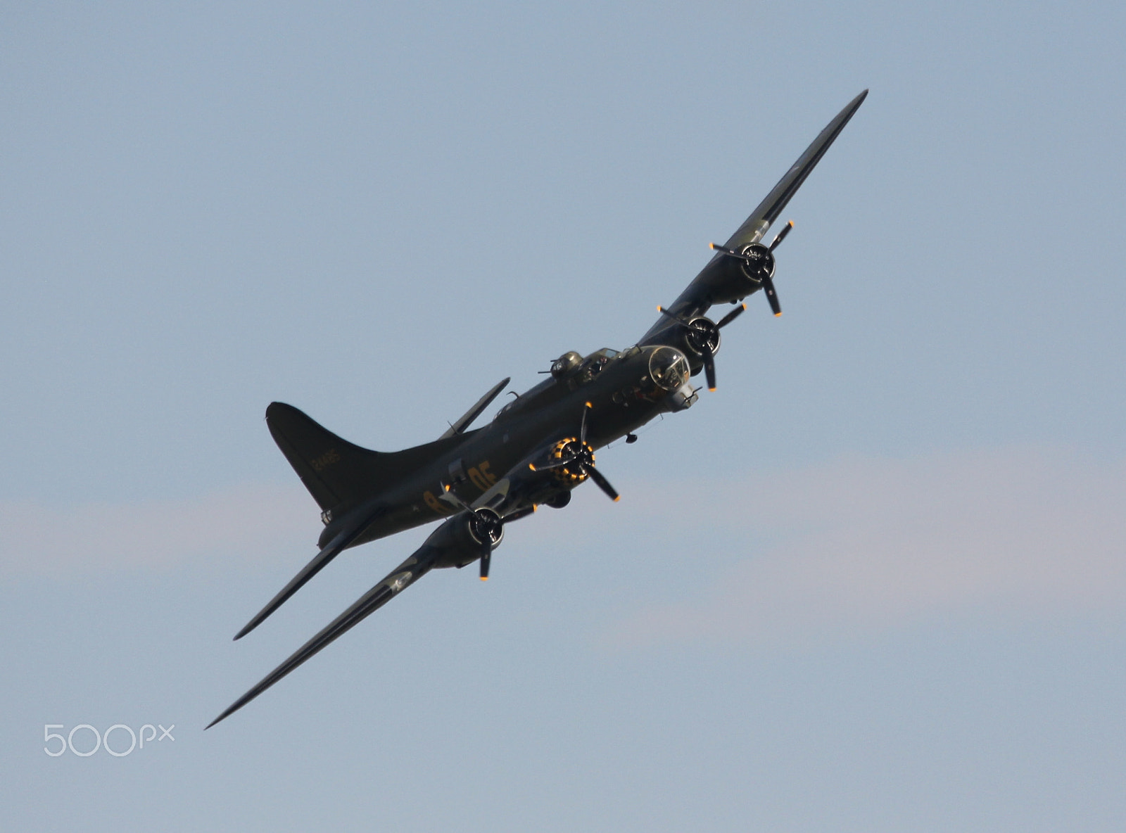 Sigma 150-500mm F5-6.3 DG OS HSM sample photo. Boeing b-17 flying fortress photography