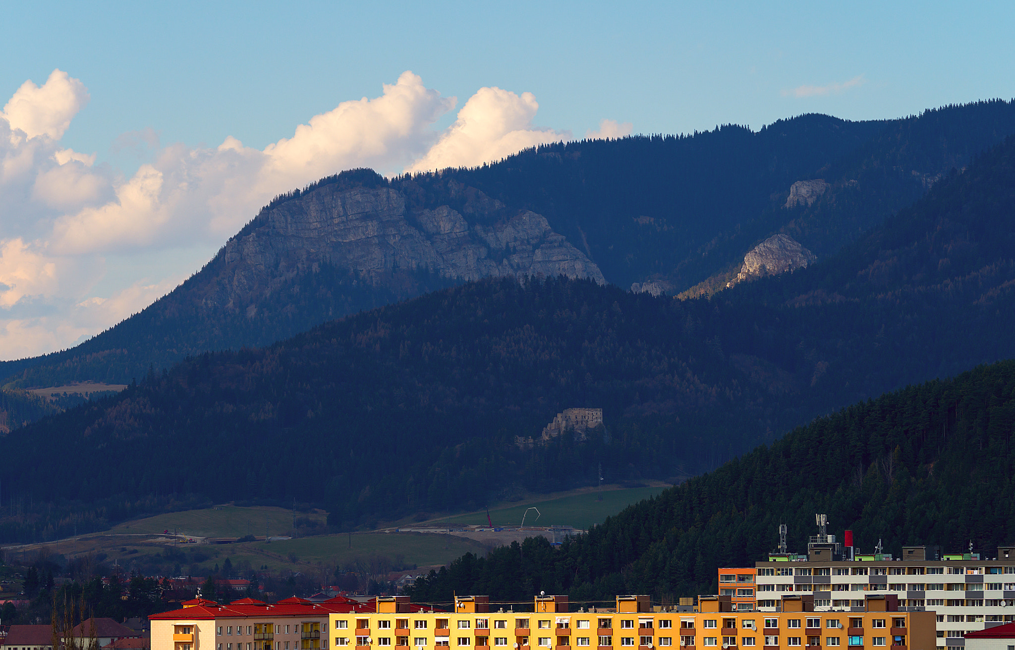 Tamron SP 70-300mm F4-5.6 Di USD sample photo. Ružomberok and likava castle photography
