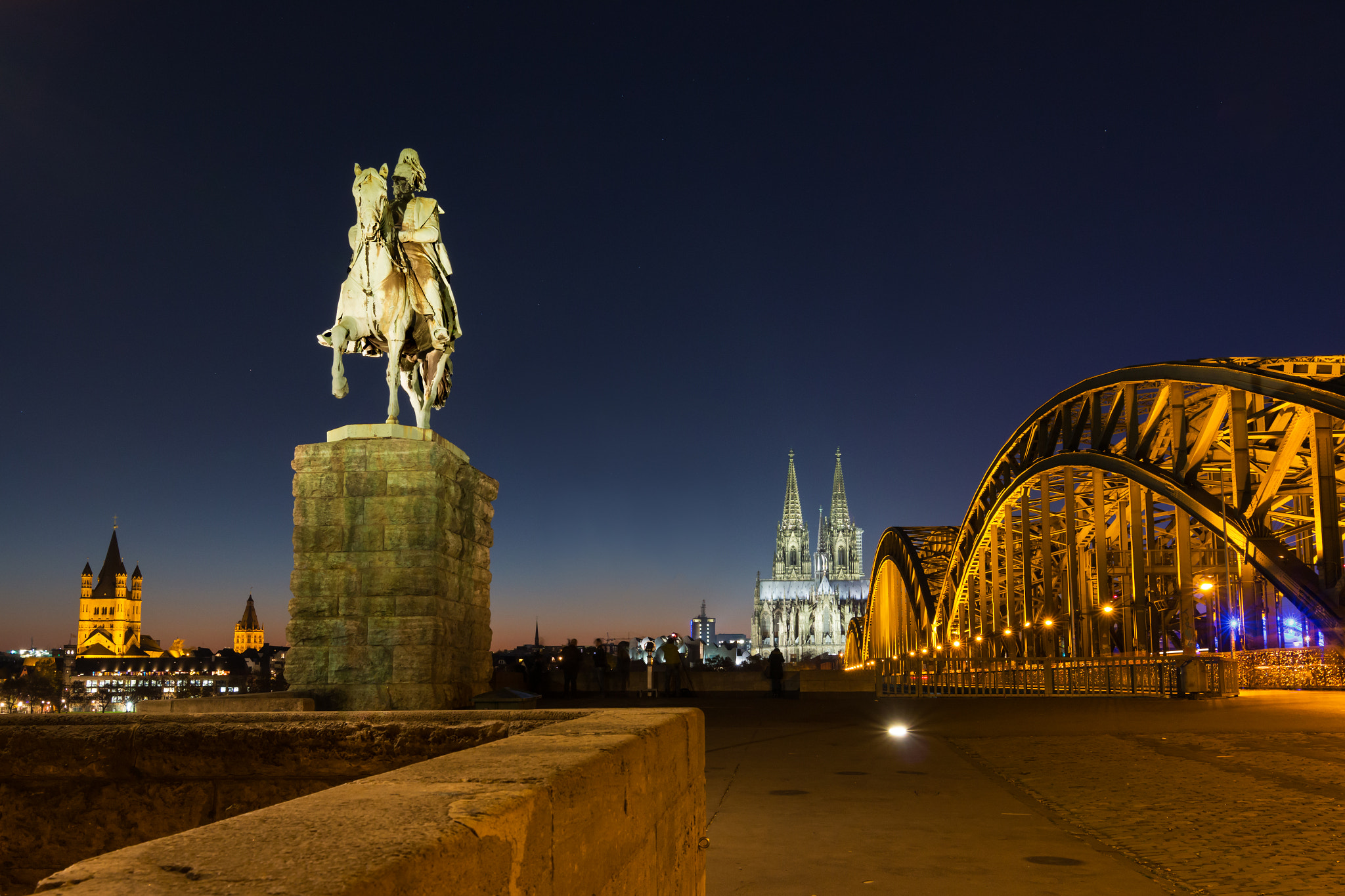 Canon EOS 70D + Canon EF 300mm f/2.8L sample photo. Cologne cityscape photography