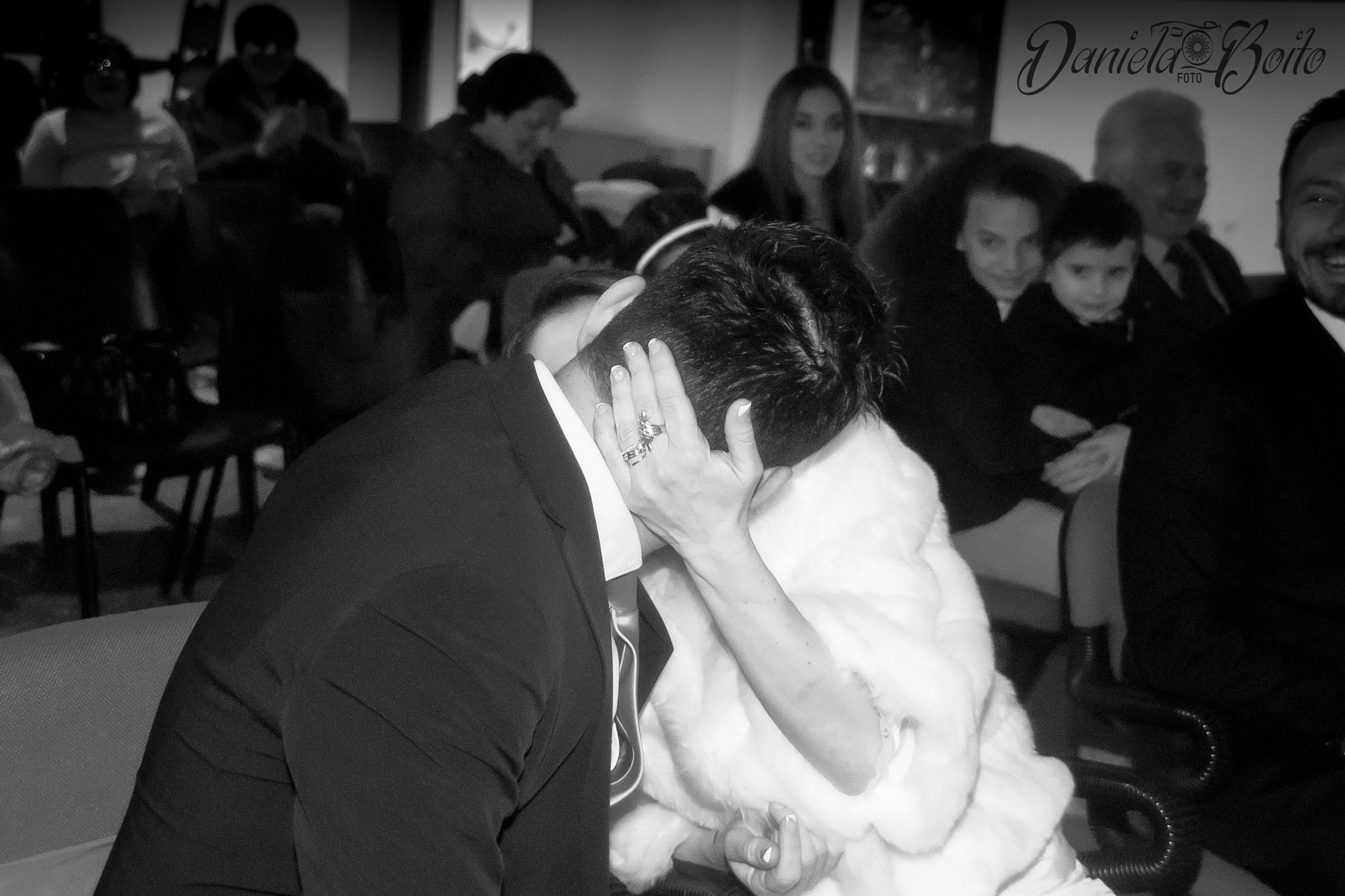 Nikon D80 + Sigma 18-200mm F3.5-6.3 DC sample photo. Kissing photography