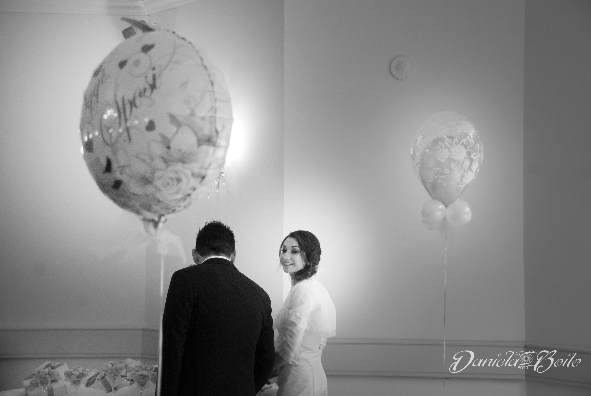 Nikon D80 + Sigma 18-200mm F3.5-6.3 DC sample photo. Smiling bride photography