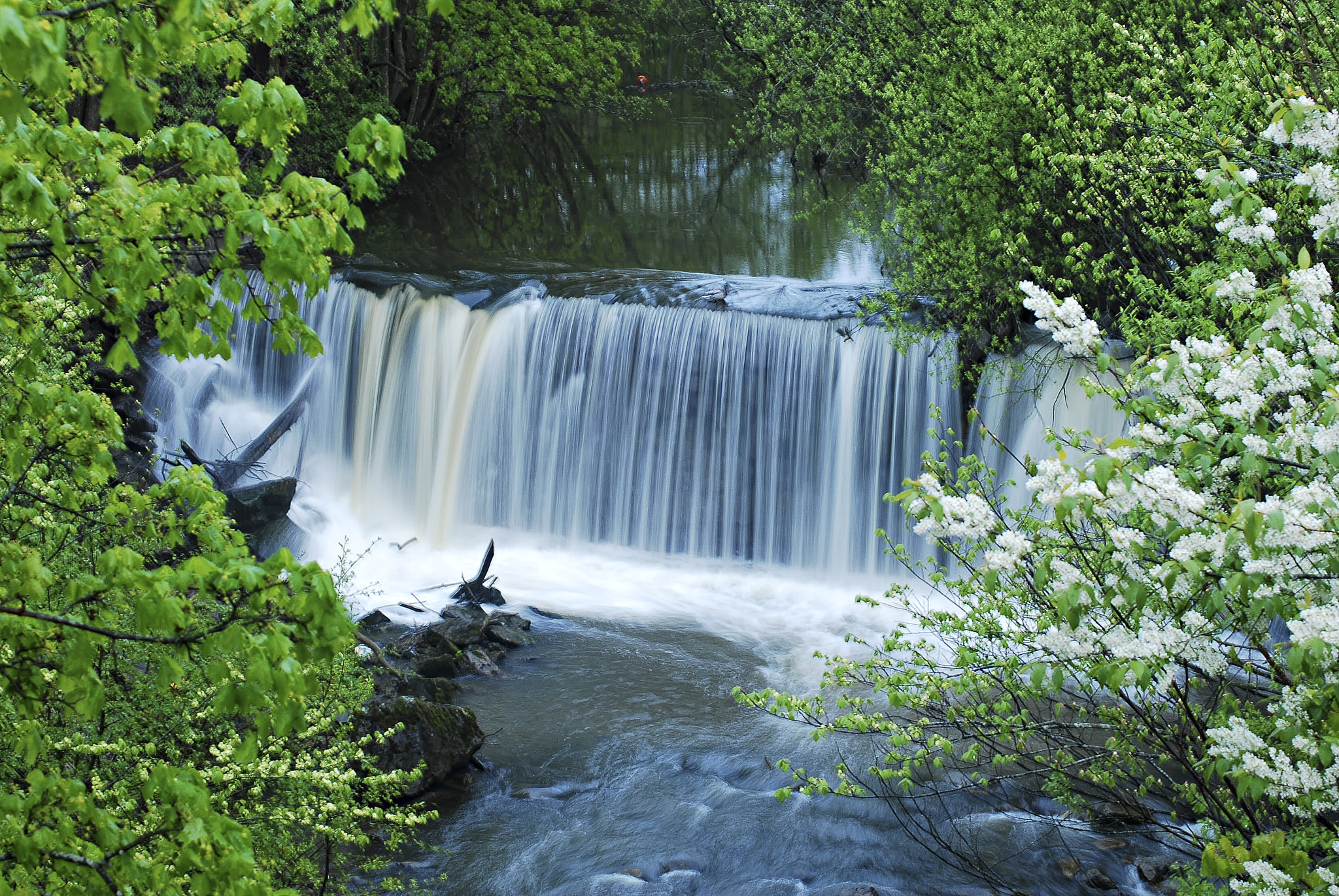 Nikon D40X + Nikon AF-S Nikkor 50mm F1.4G sample photo. Small waterfall photography