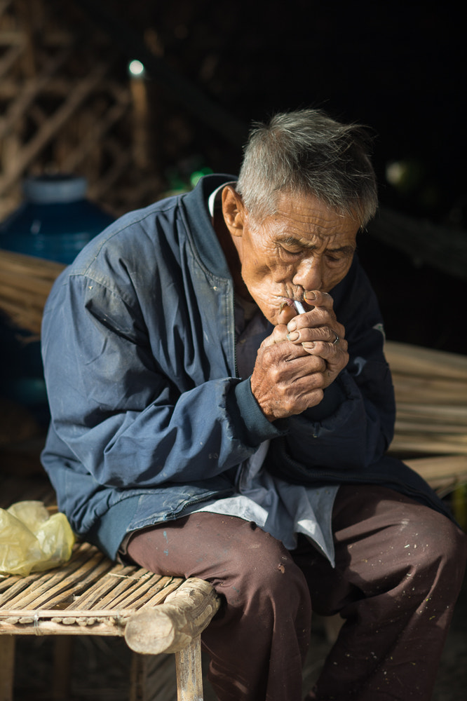 Nikon Df + AF DC-Nikkor 135mm f/2D sample photo. Bamboo weaver, vietnam photography