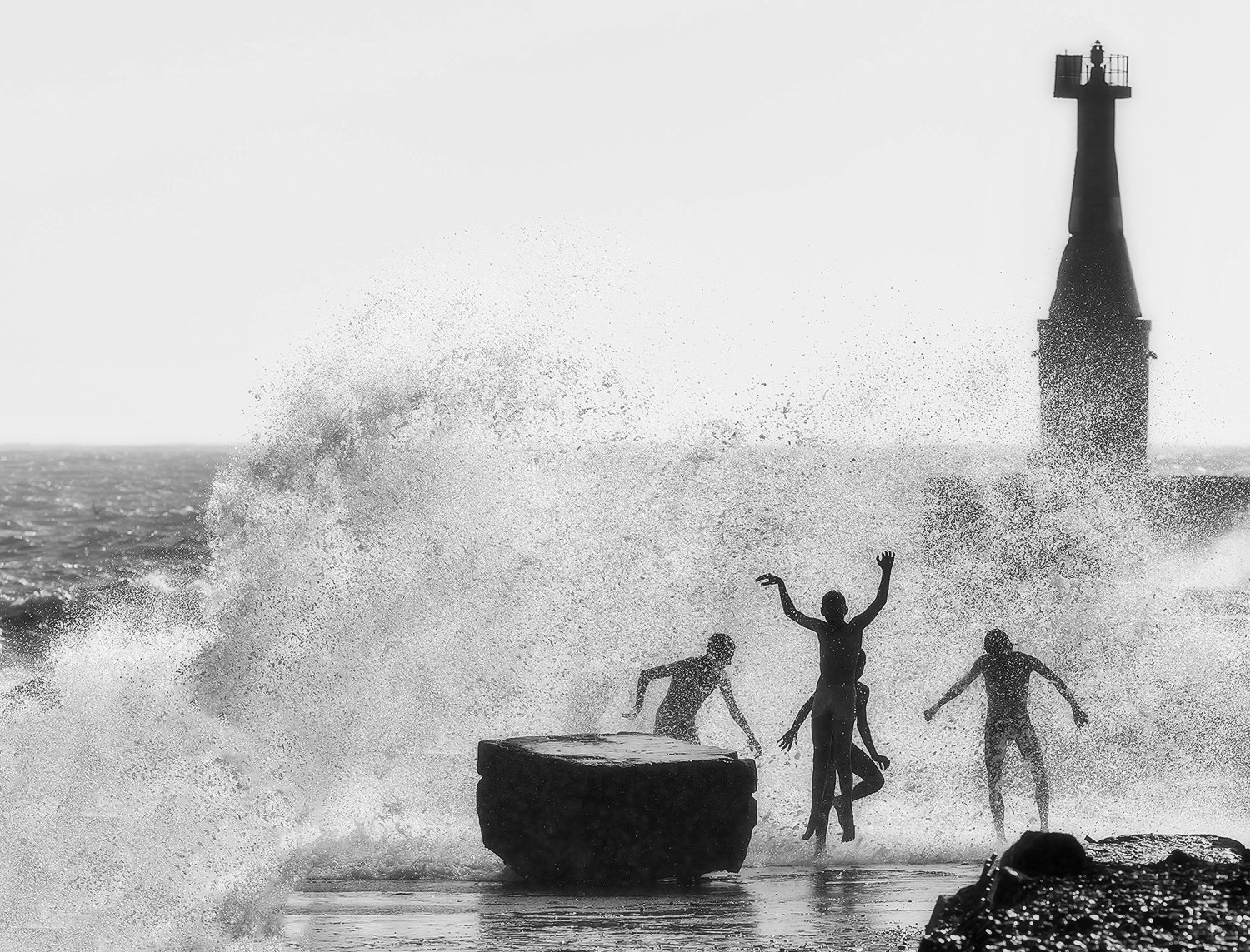 Sony Sonnar T* 135mm F1.8 ZA sample photo. Children and the sea. photography