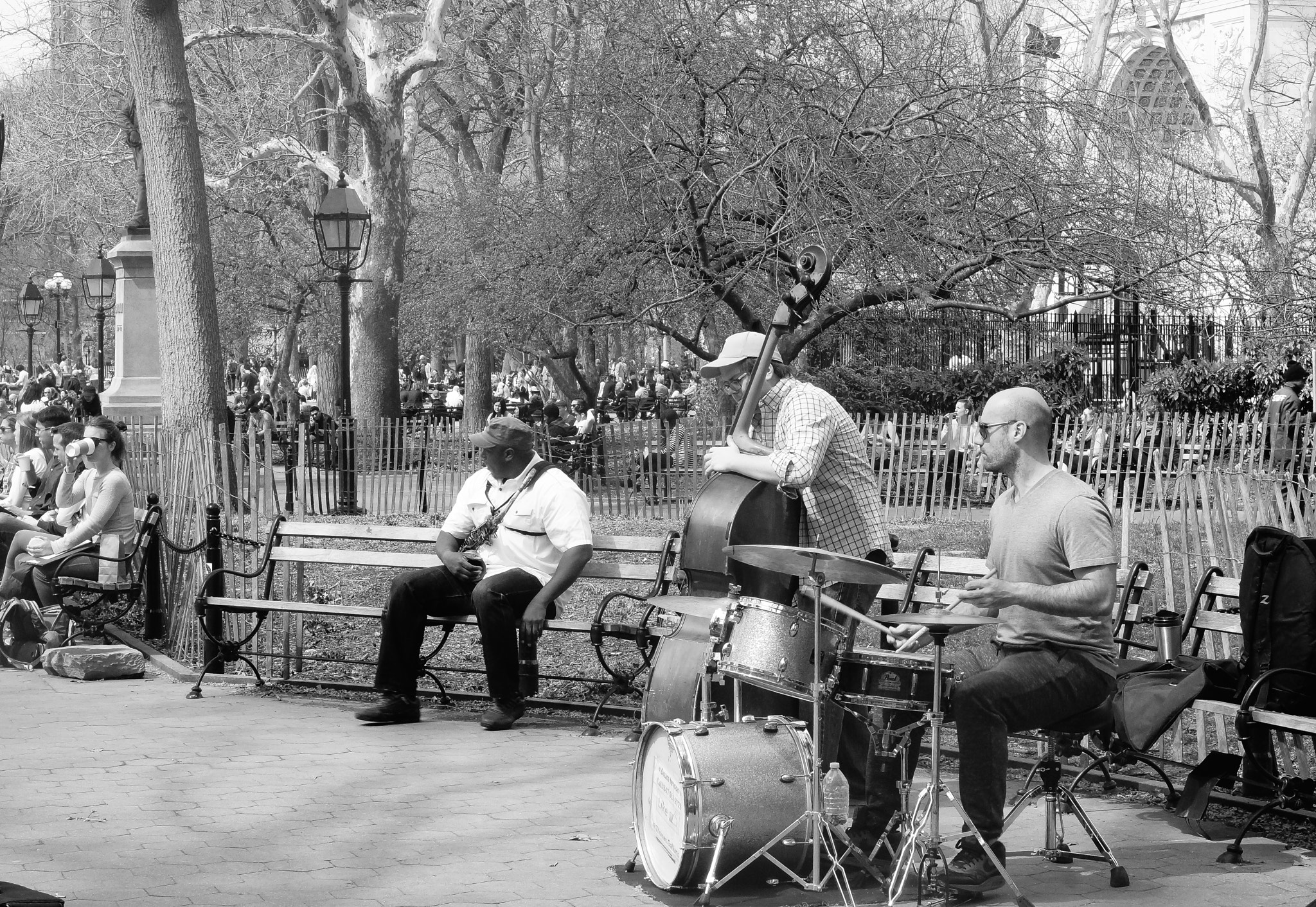 Sony SLT-A77 + Minolta AF 50mm F1.4 [New] sample photo. Street musicians photography