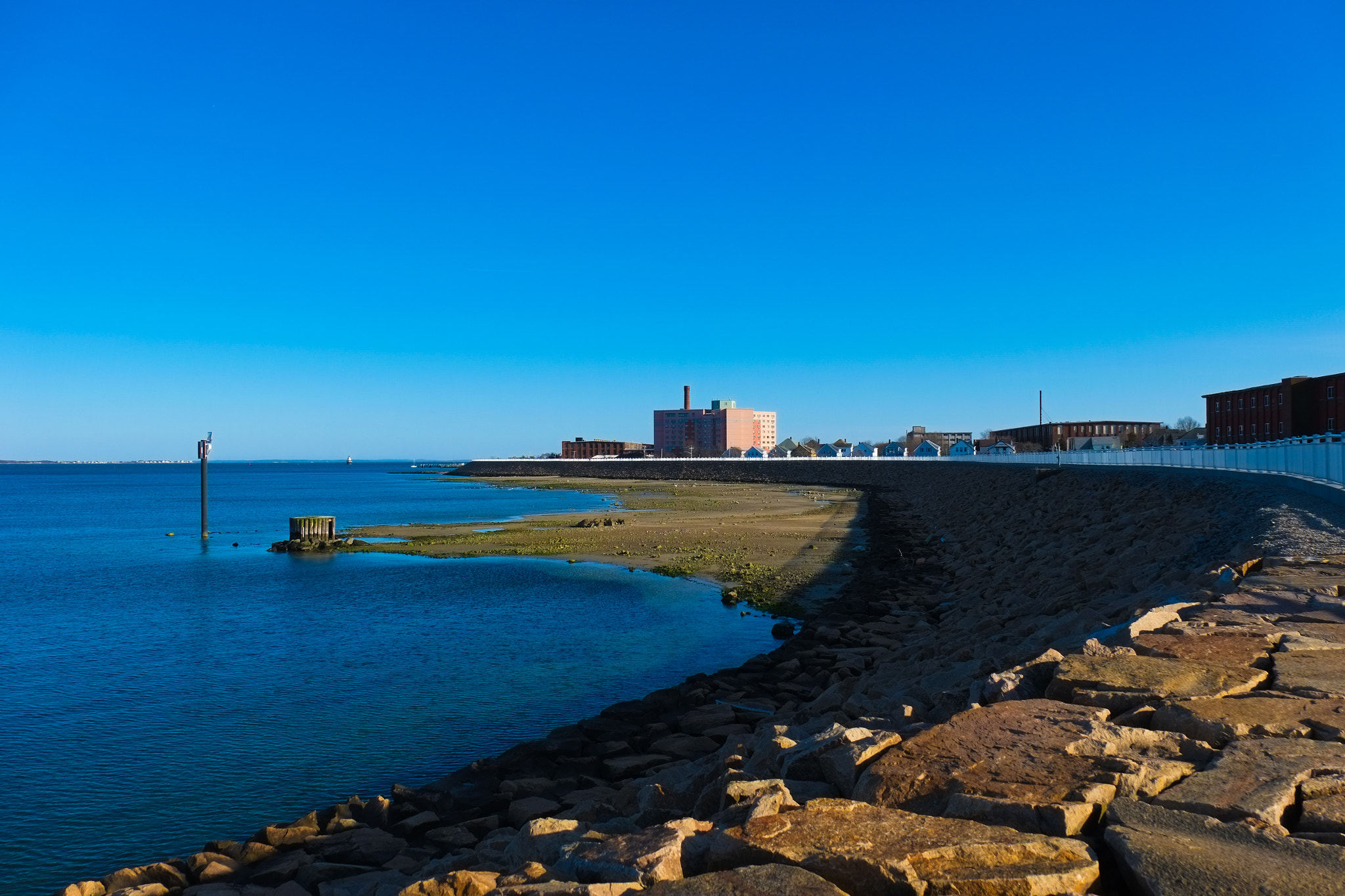 Fujifilm X-E1 + Fujifilm XF 18-135mm F3.5-5.6 R LM OIS WR sample photo. Harbor walk photography