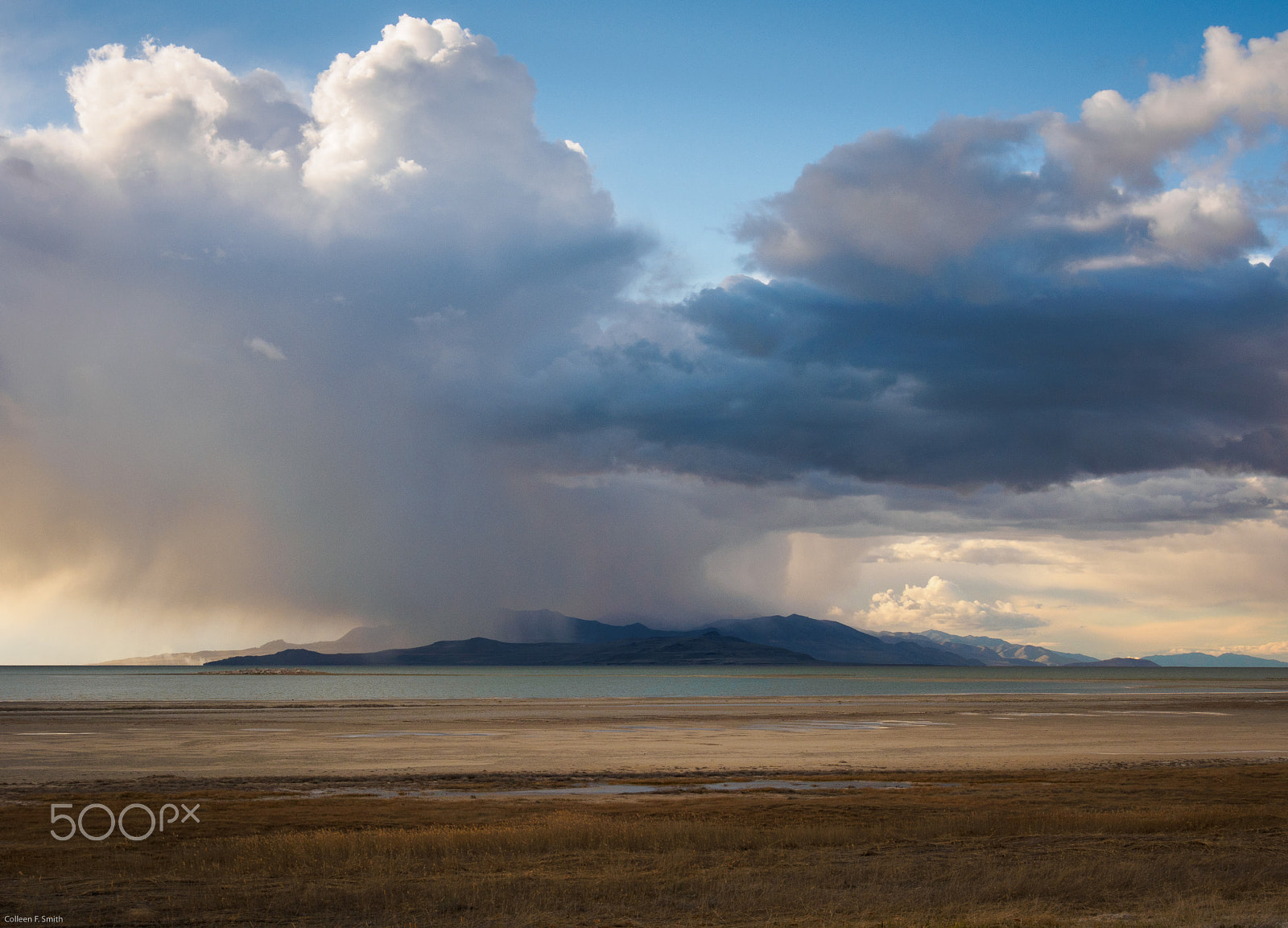 Olympus OM-D E-M5 + OLYMPUS M.14-150mm F4.0-5.6 II sample photo. Storm clouds over fremont island photography