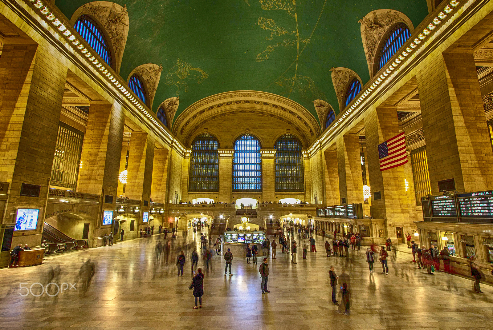 Canon EF-S 10-22mm F3.5-4.5 USM sample photo. Central station photography