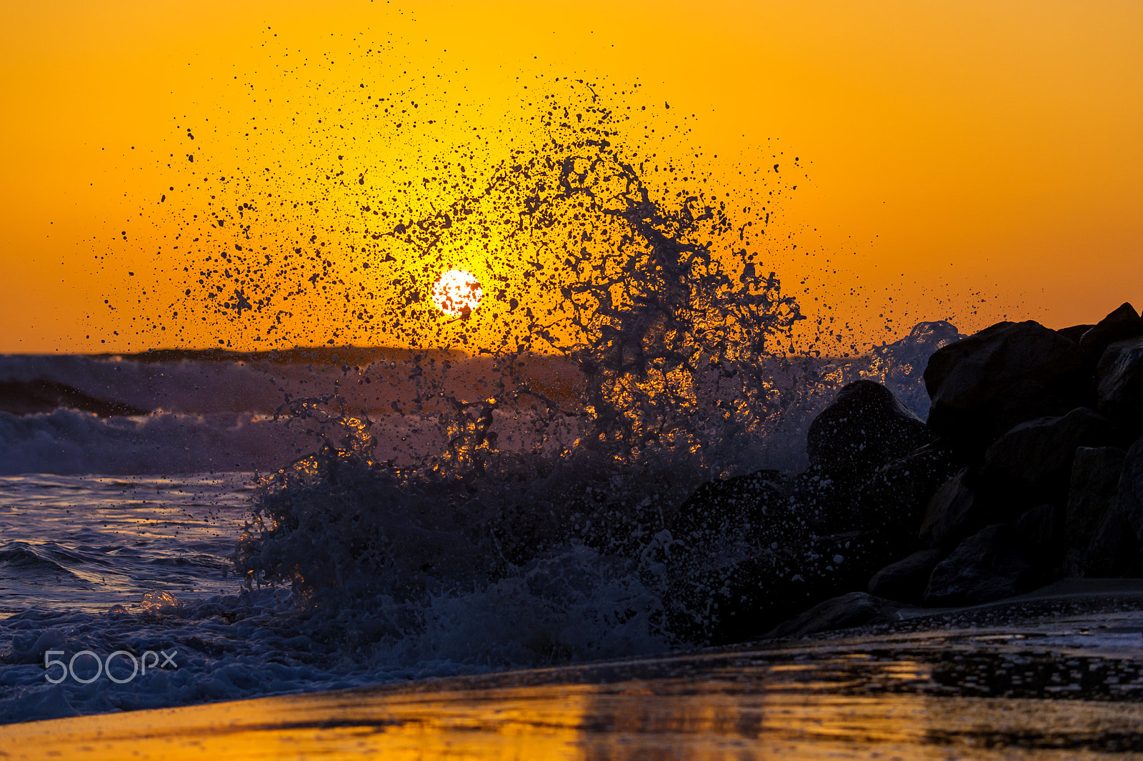 Nikon D3S sample photo. Waves crash on the rocks at oceanside - april 15, 2016 photography