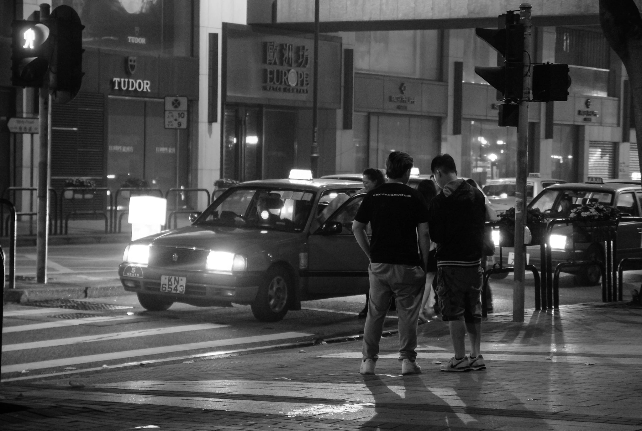 Sigma 17-70mm F2.8-4 DC Macro OS HSM sample photo. Good night hk photography