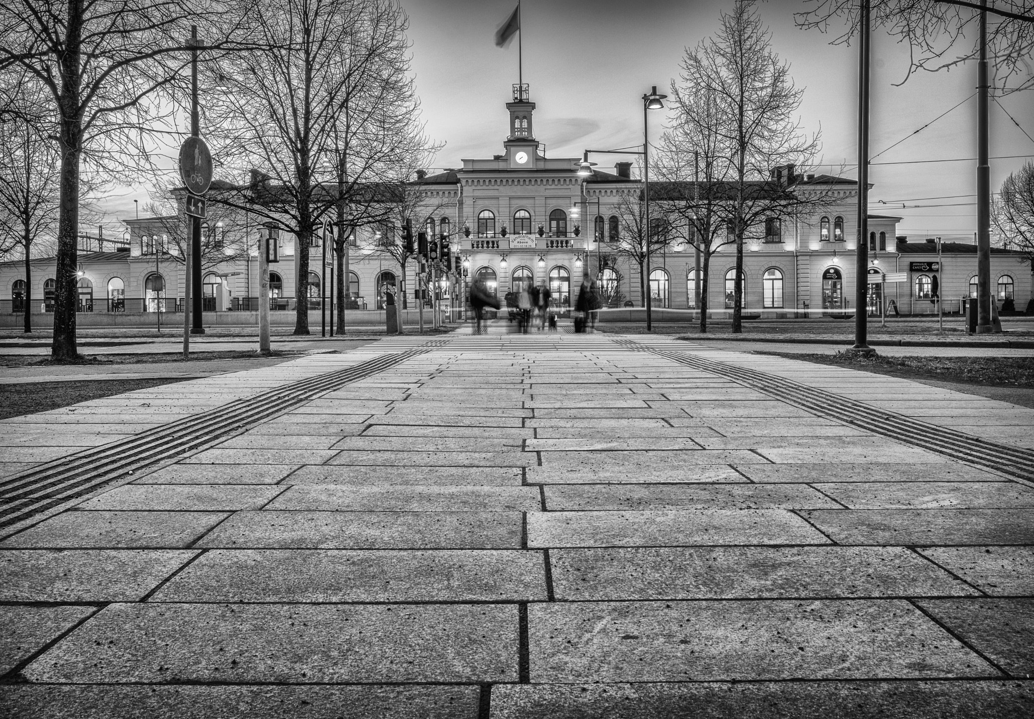 Sigma 17-70mm F2.8-4 DC Macro OS HSM sample photo. Norrköping centralstation photography
