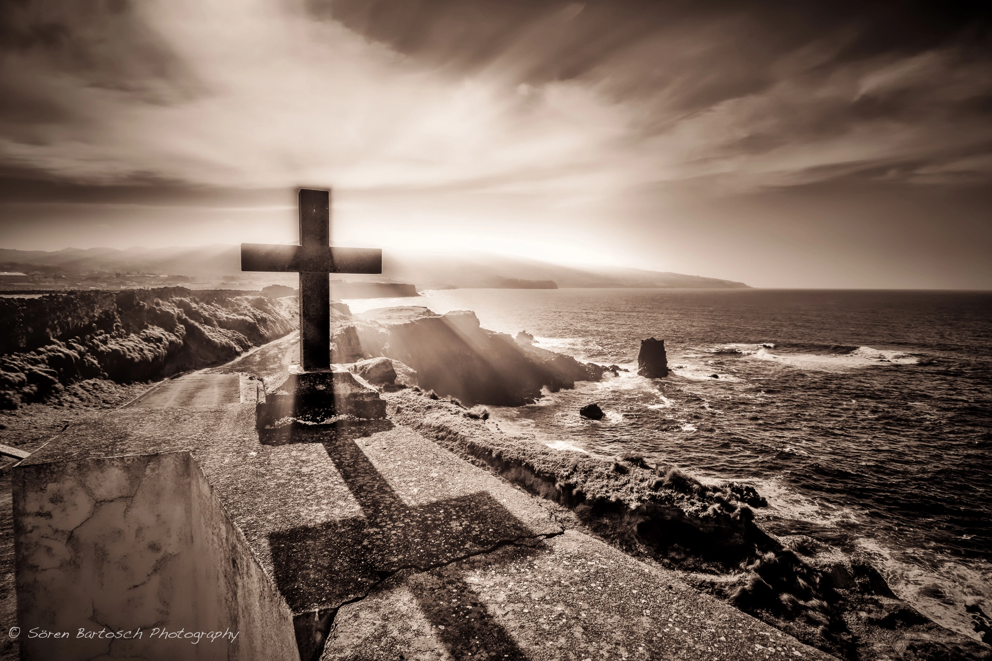 Sigma 10-20mm F3.5 EX DC HSM sample photo. The cross photography