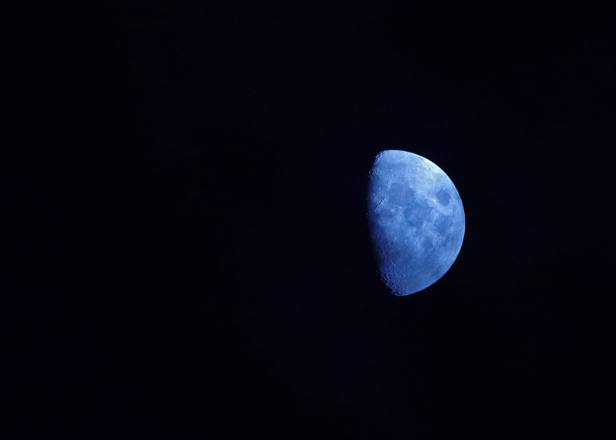 Sigma 120-400mm F4.5-5.6 DG OS HSM sample photo. Just blue photography