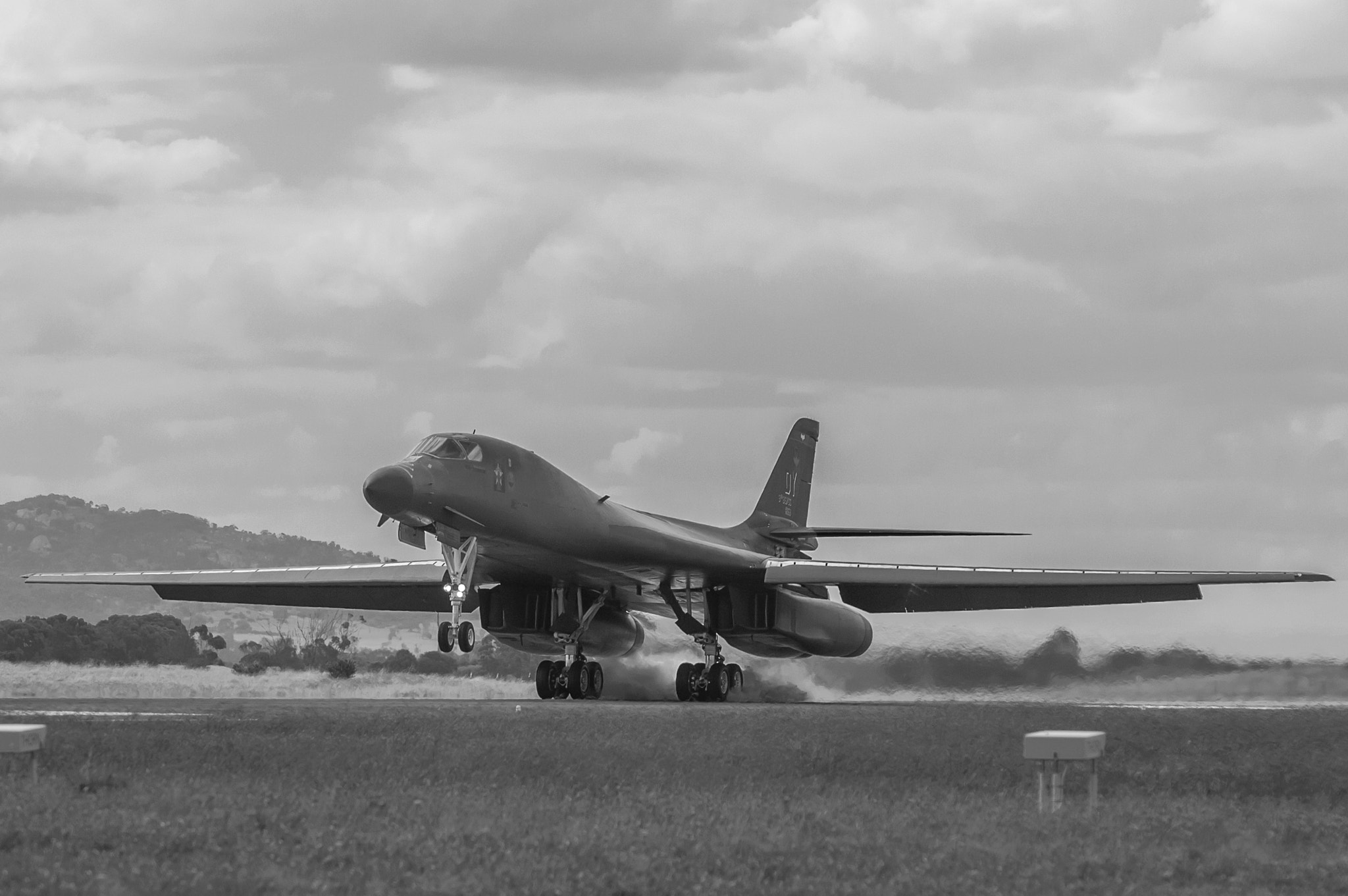 Nikon D2X sample photo. B-1b landing photography