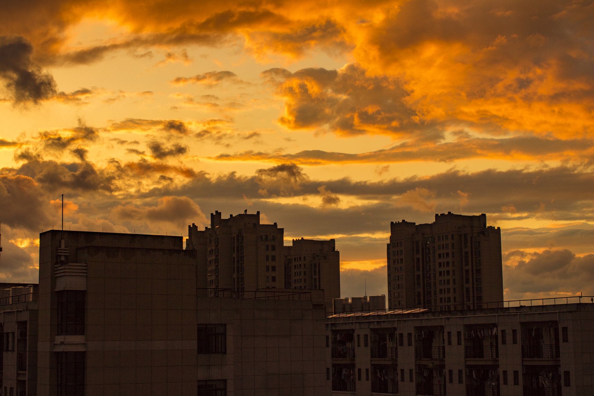 Canon EOS 750D (EOS Rebel T6i / EOS Kiss X8i) + Canon EF 40mm F2.8 STM sample photo. Cloud photography