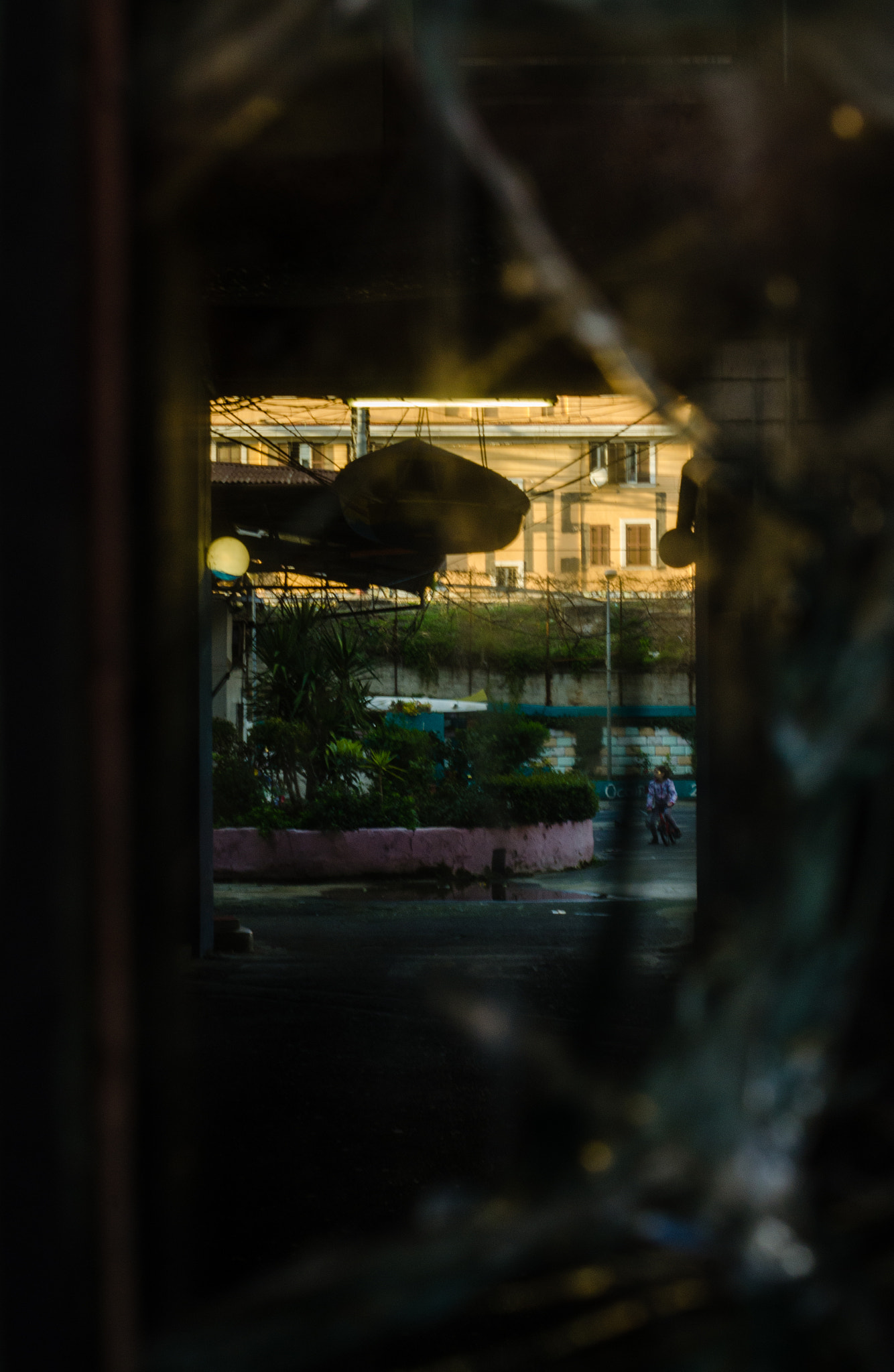 AF Zoom-Nikkor 35-70mm f/3.3-4.5 N sample photo. Life inside/out photography