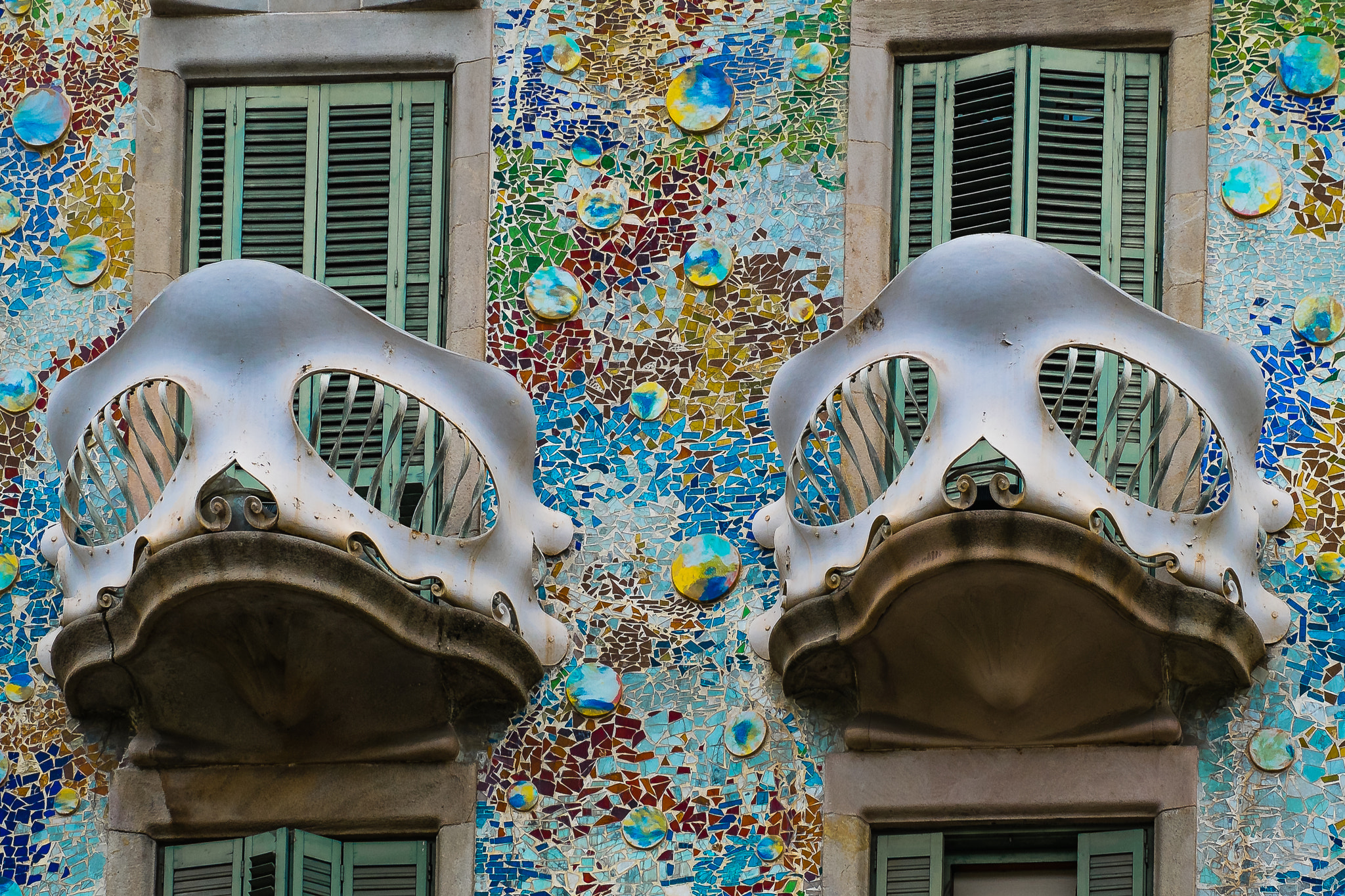 Fujifilm X-M1 + Fujifilm XC 50-230mm F4.5-6.7 OIS sample photo. Gaudi's casa batlló in barcelona - detail photography