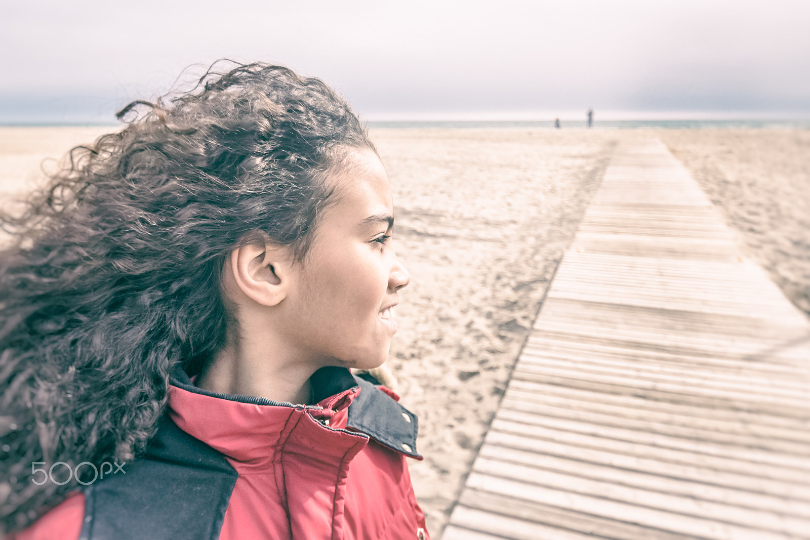 Nikon D610 + Nikon AF-S DX Nikkor 10-24mm F3-5-4.5G ED sample photo. Adorable young girl wearing red coat on beach in spain photography