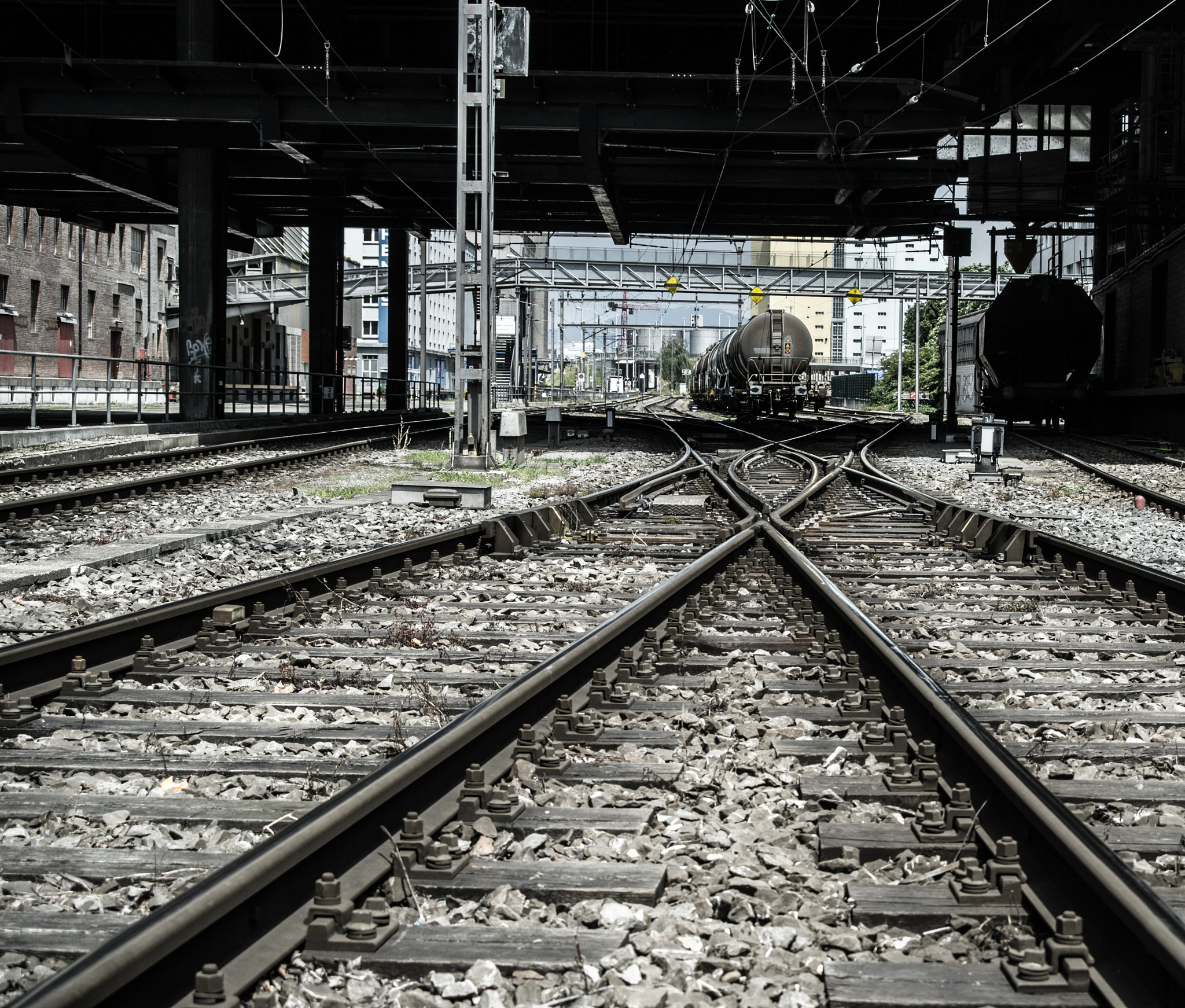 AF Zoom-Nikkor 28-70mm f/3.5-4.5D sample photo. Rails_3.jpg photography