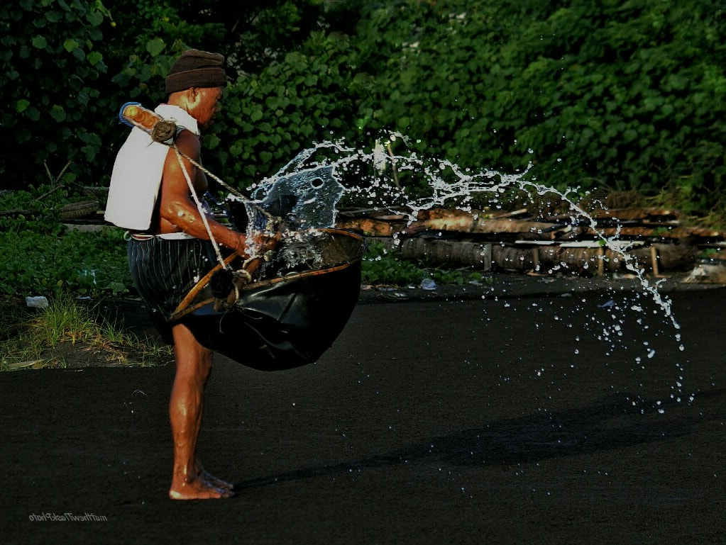 CASIO EX-100 sample photo. Splashing photography