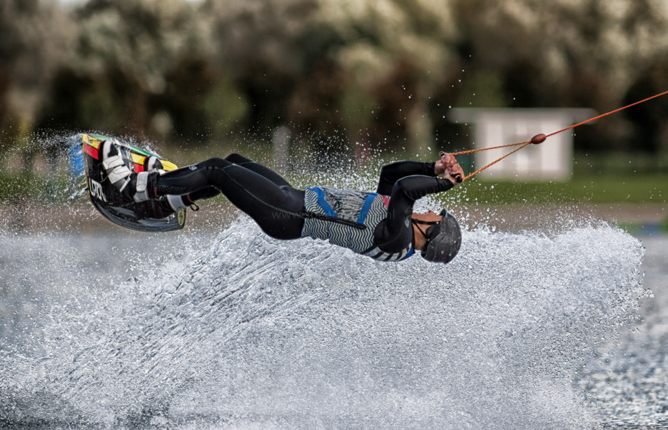 Canon EOS 50D + Canon EF 200mm F2.8L II USM sample photo. Splash photography