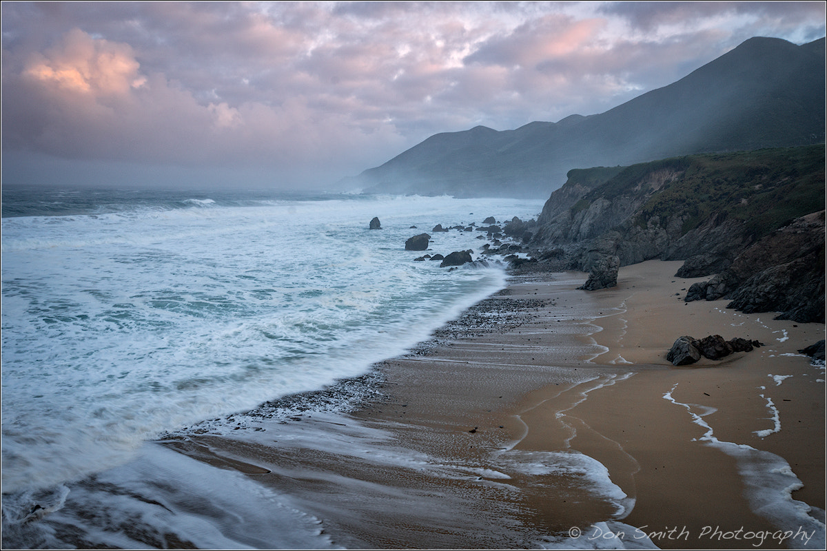 Sony a6300 + Sony Vario-Tessar T* FE 16-35mm F4 ZA OSS sample photo. Misty morning, garrapata beach photography