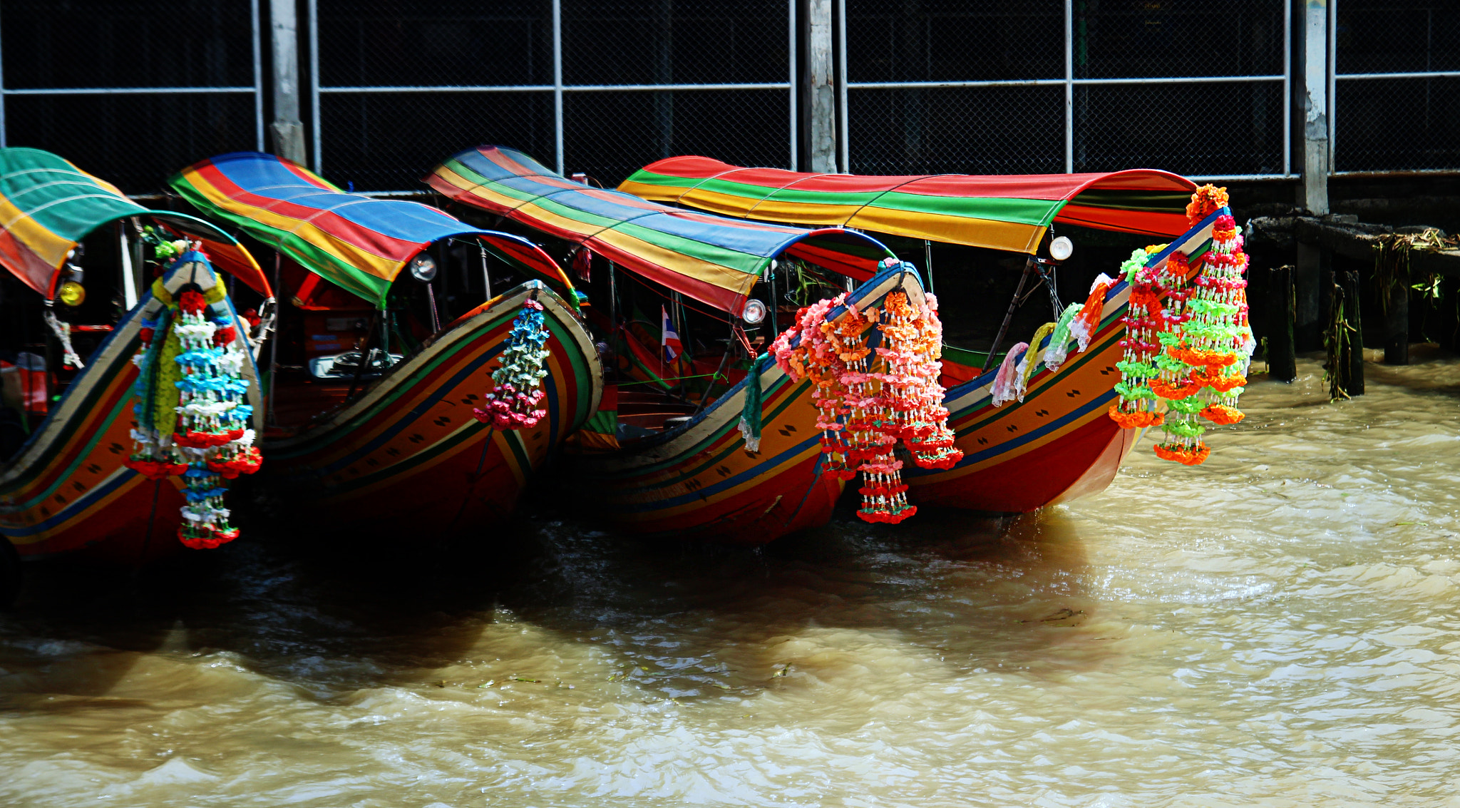 Canon EOS 600D (Rebel EOS T3i / EOS Kiss X5) sample photo. Colorful boats photography