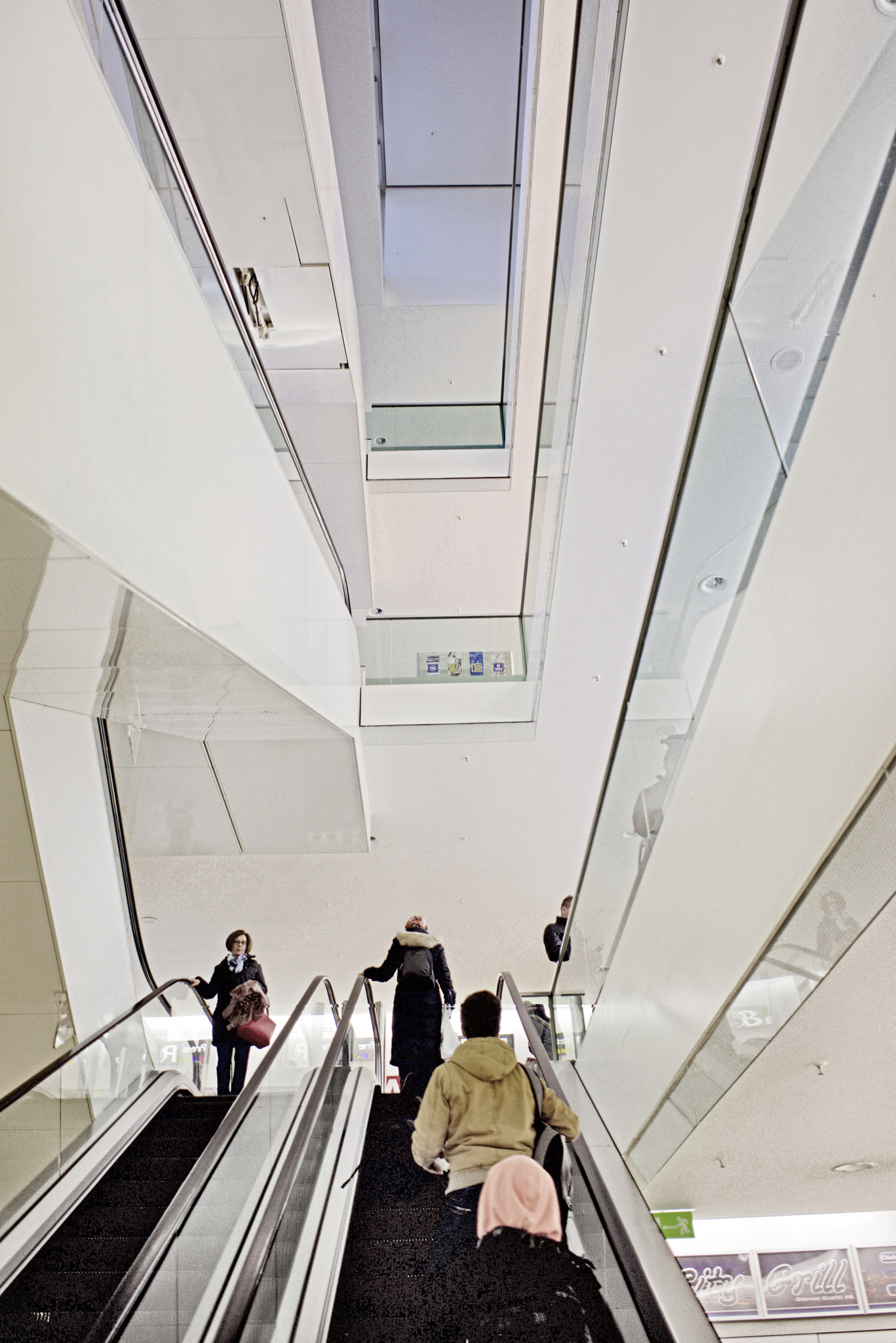 Sony a7R + Sony FE 28mm F2 sample photo. Stadttor winterthur photography