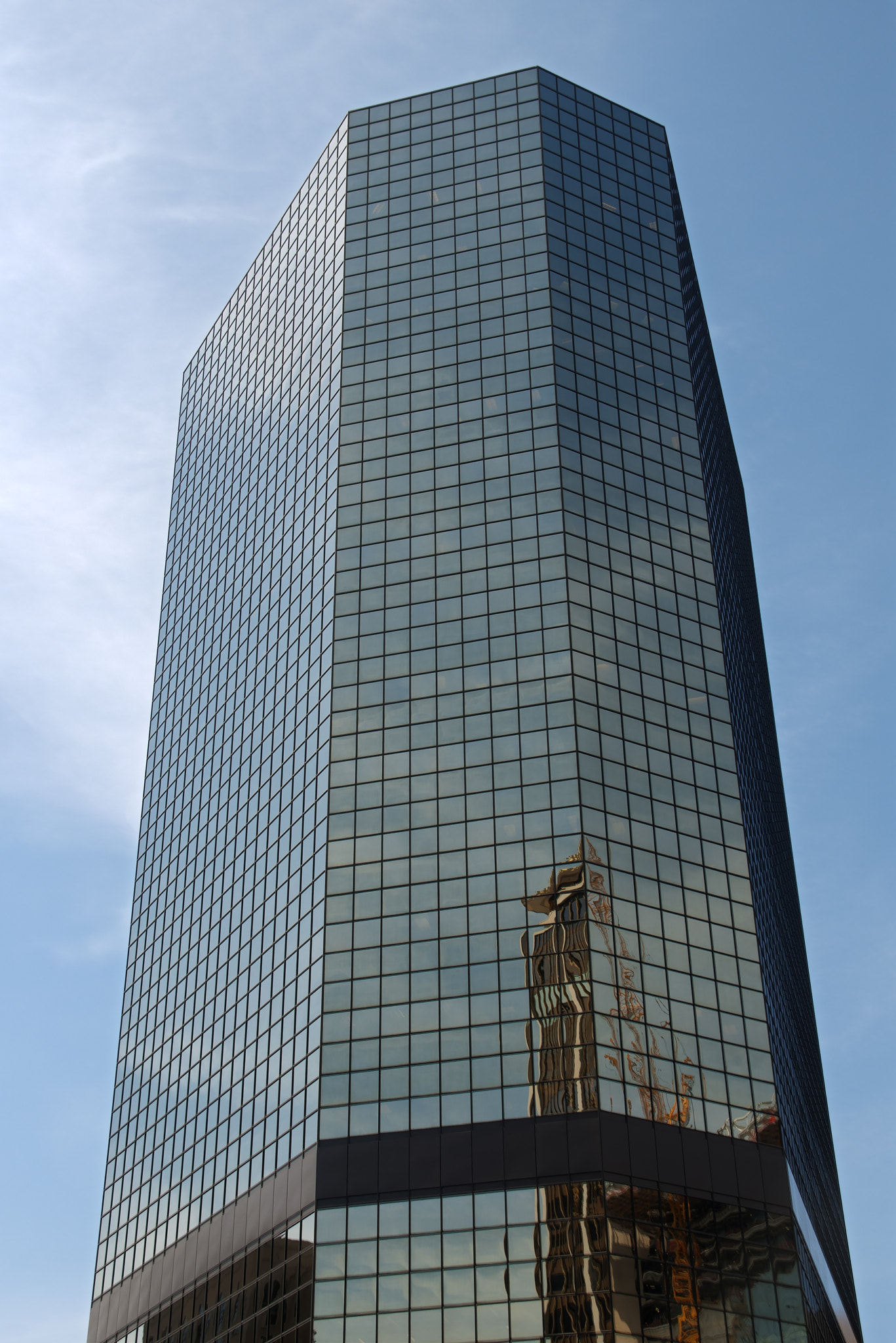 Nikon D300 + Sigma 18-200mm F3.5-6.3 DC sample photo. At&t building photography