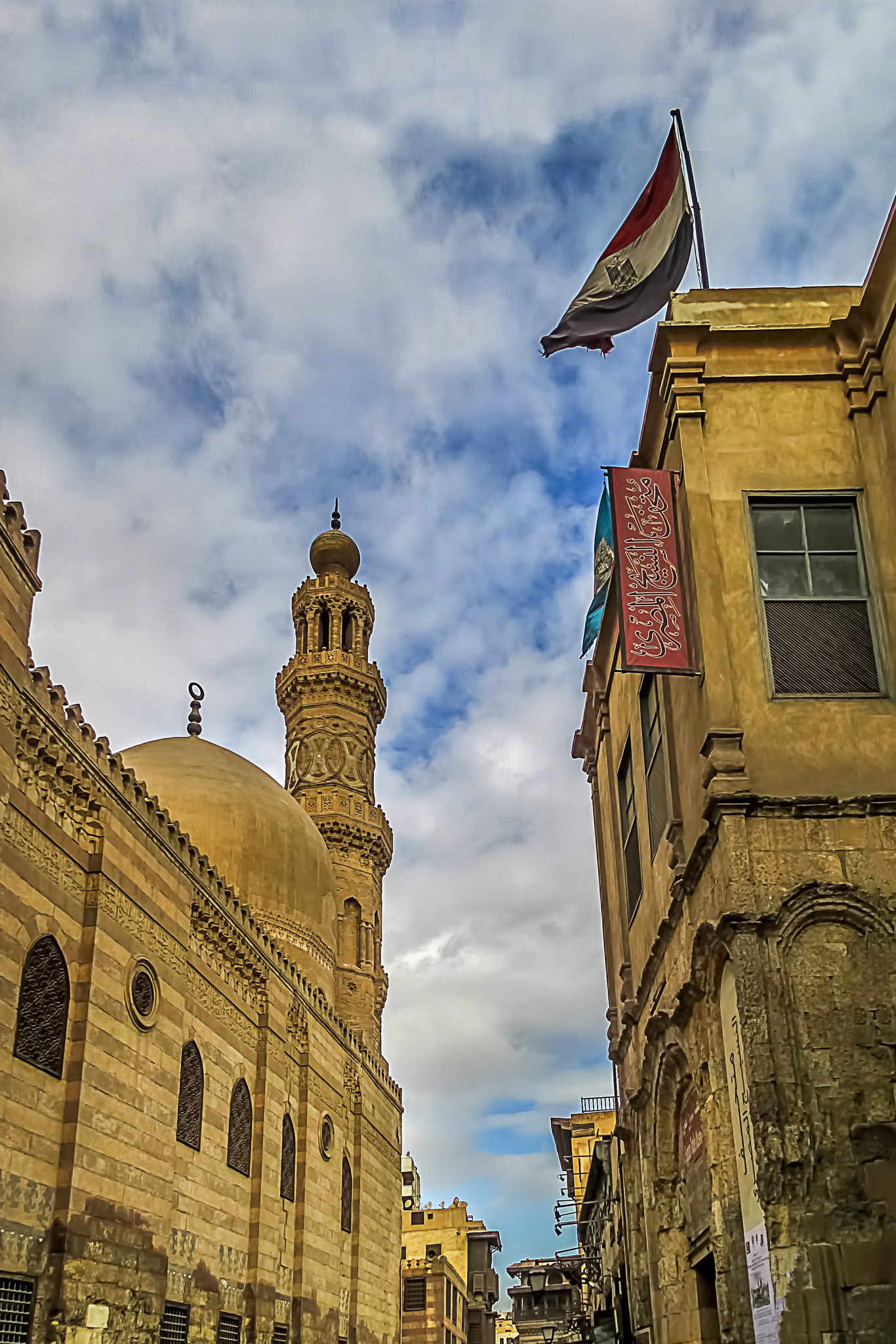 Canon PowerShot ELPH 130 IS (IXUS 140 / IXY 110F) sample photo. From the islamic historic street ++ photography