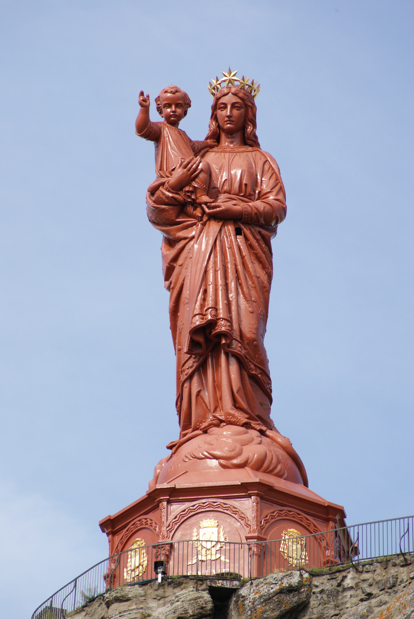 Sony Alpha DSLR-A300 sample photo. Statue de notre-dame de france photography