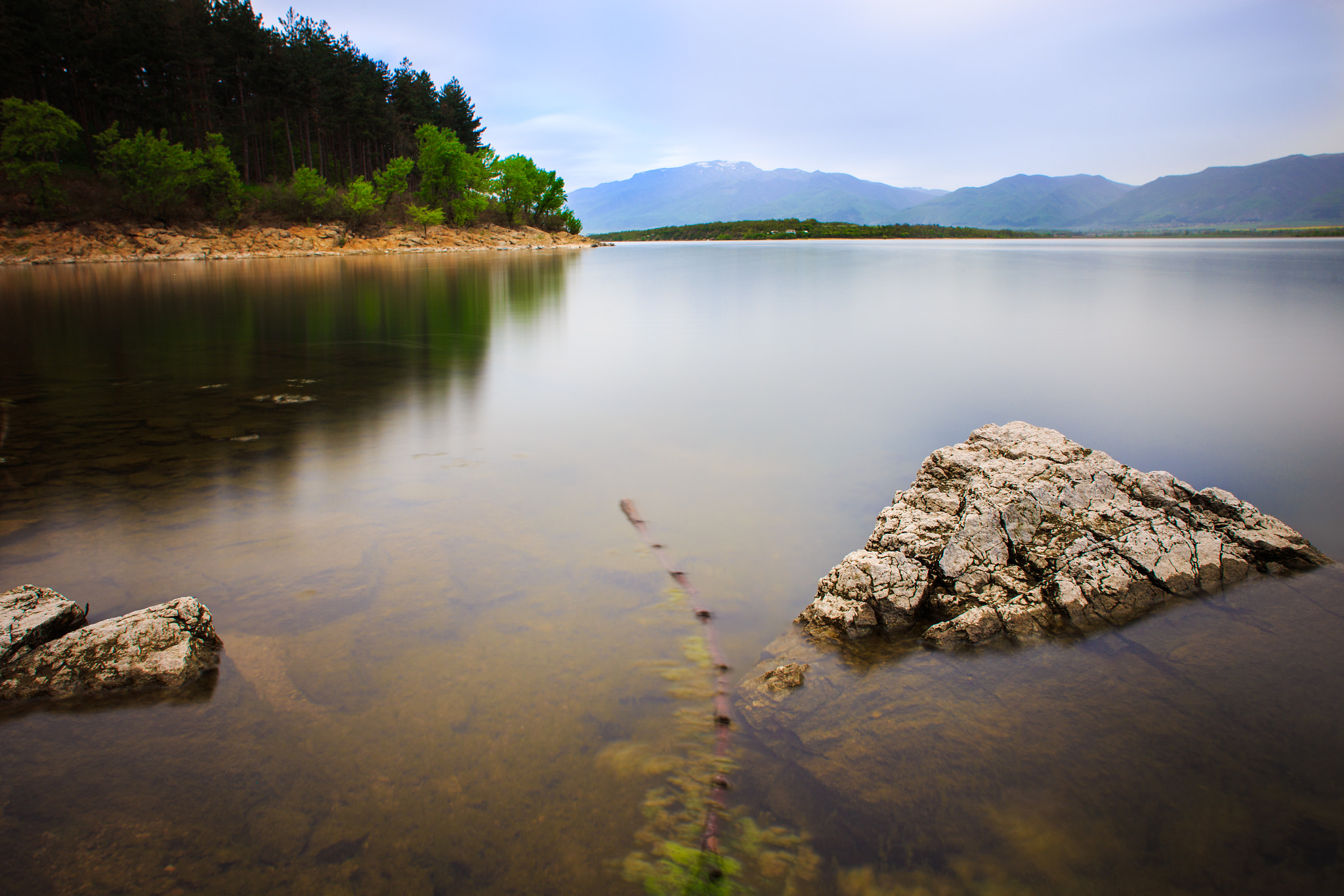 Canon EOS 6D + Sigma 24mm f/1.8 DG Macro EX sample photo. Lake photography