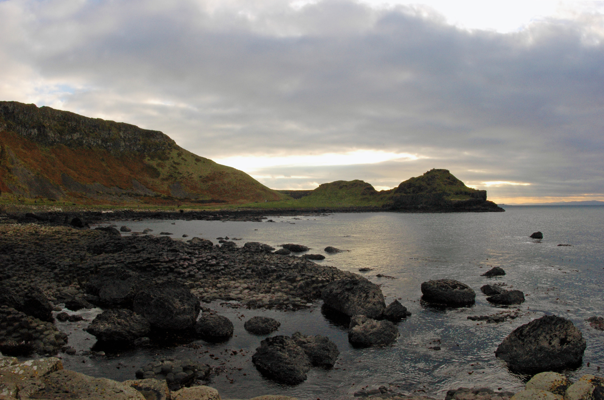 Nikon D70 + Nikon AF Fisheye-Nikkor 16mm F2.8D sample photo. Giant's causeway photography