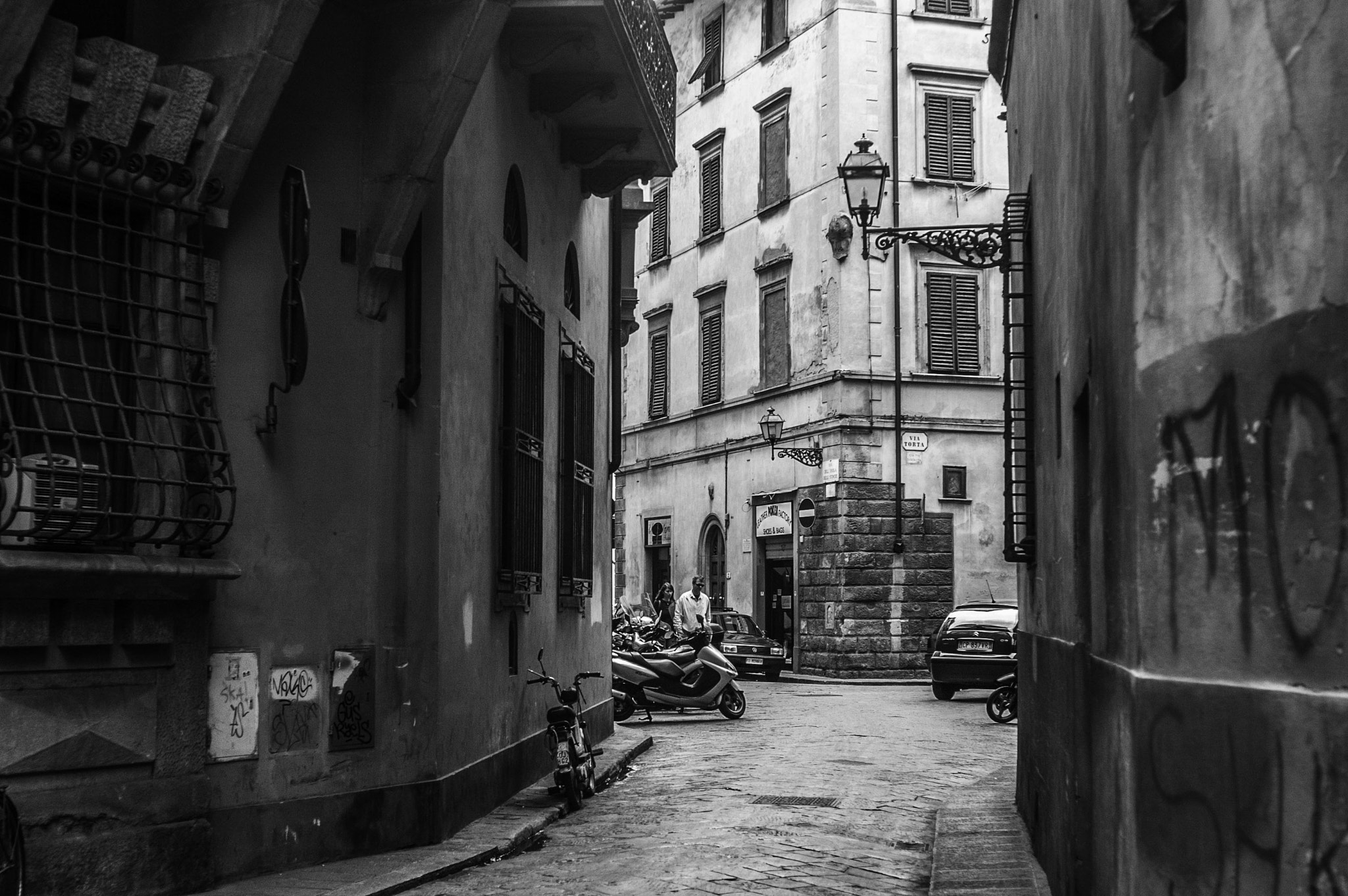 Nikon D70 sample photo. Florence street photography