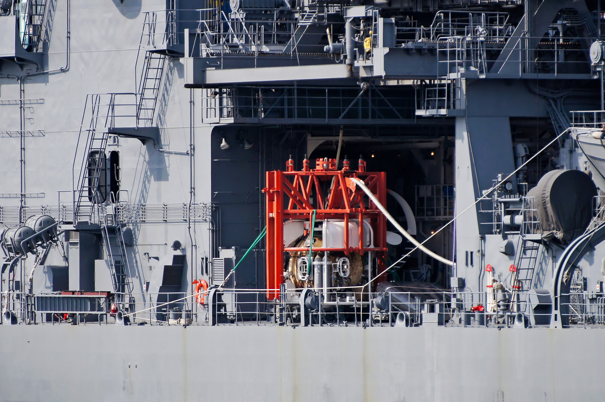 Sony Alpha NEX-C3 + Sony E 55-210mm F4.5-6.3 OSS sample photo. Submarine rescue mother ship [ chiyoda ] 3 photography