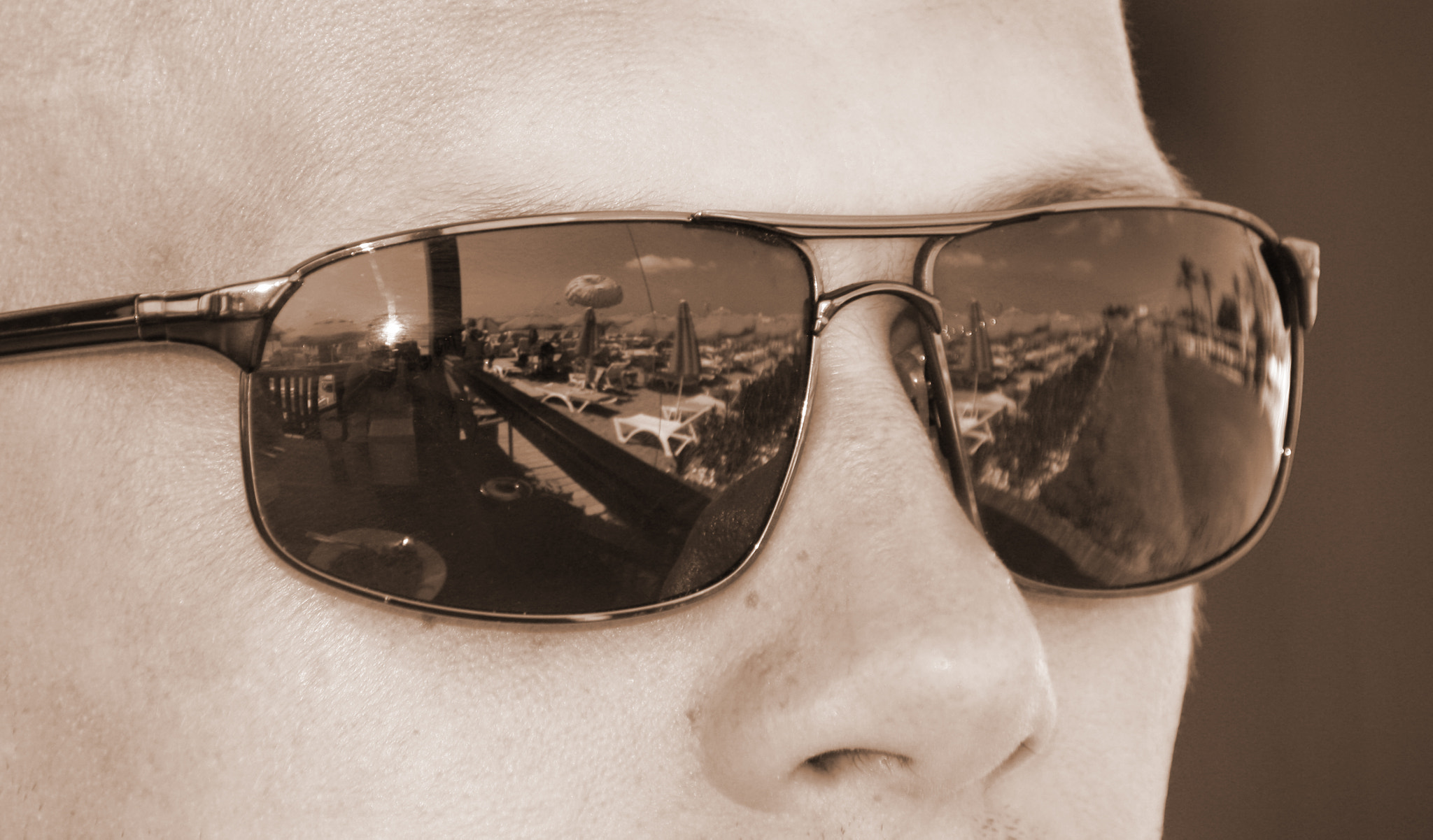 Canon EOS 1000D (EOS Digital Rebel XS / EOS Kiss F) sample photo. Closeup portret of men in sunglasses photography