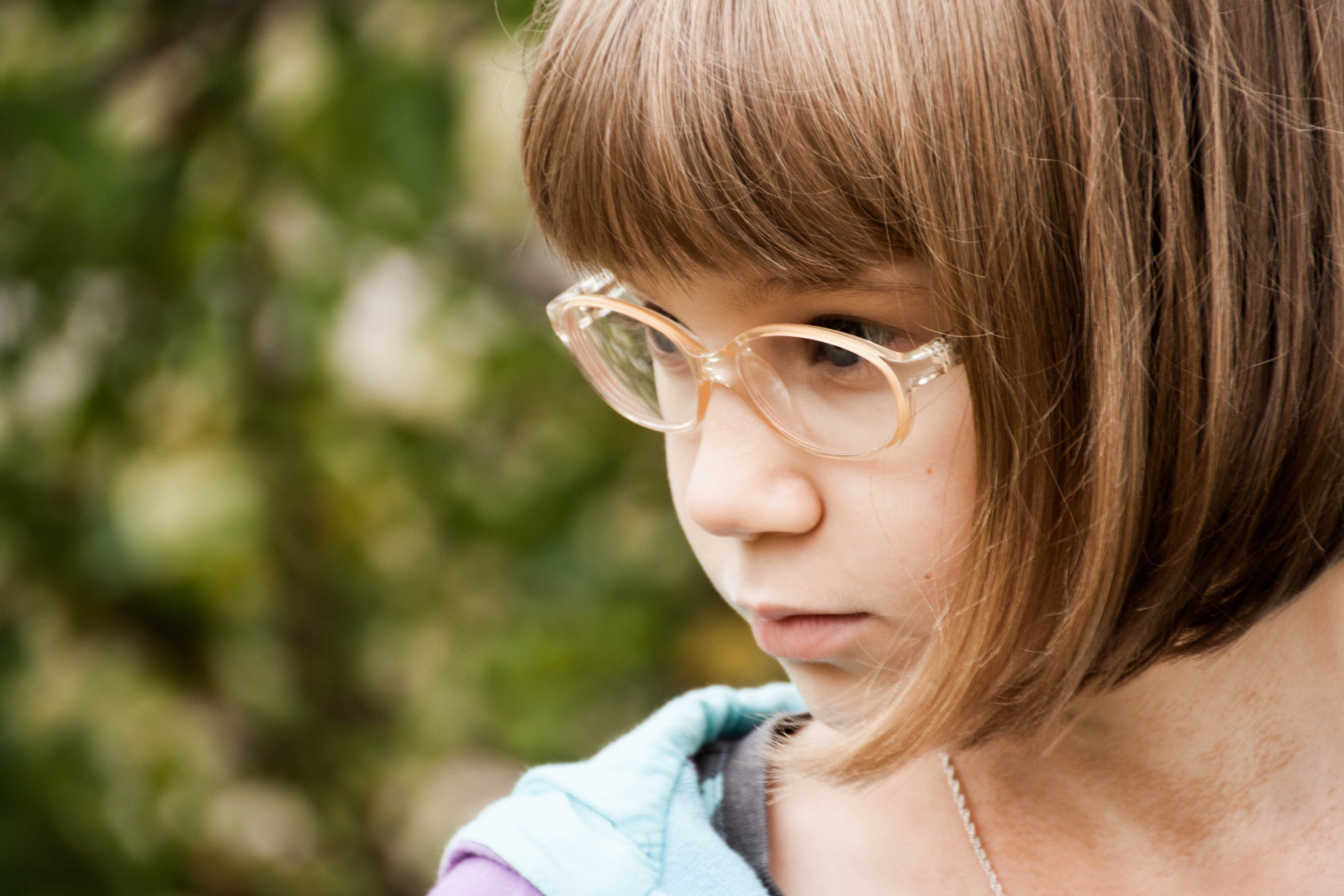 Canon EOS 1000D (EOS Digital Rebel XS / EOS Kiss F) sample photo. Little blond girl with glasses photography