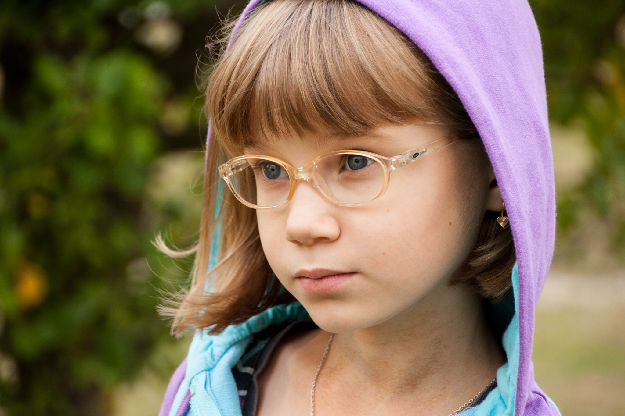 Canon EOS 1000D (EOS Digital Rebel XS / EOS Kiss F) sample photo. Little girl in the hood photography