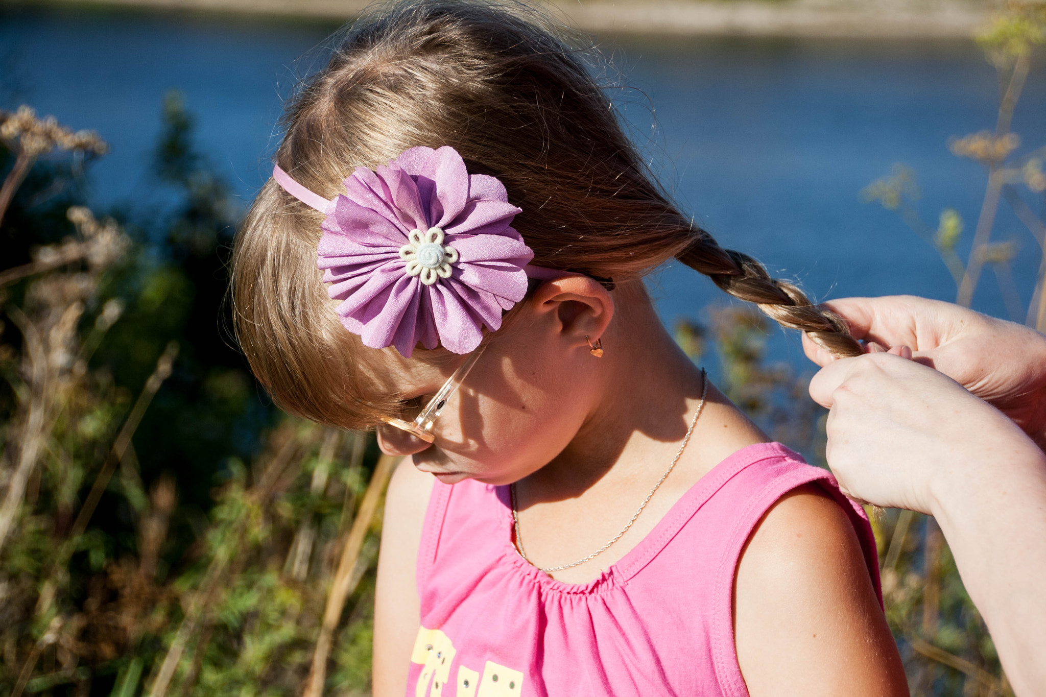 Canon EOS 1000D (EOS Digital Rebel XS / EOS Kiss F) sample photo. The little blonde girl whose mother braids photography