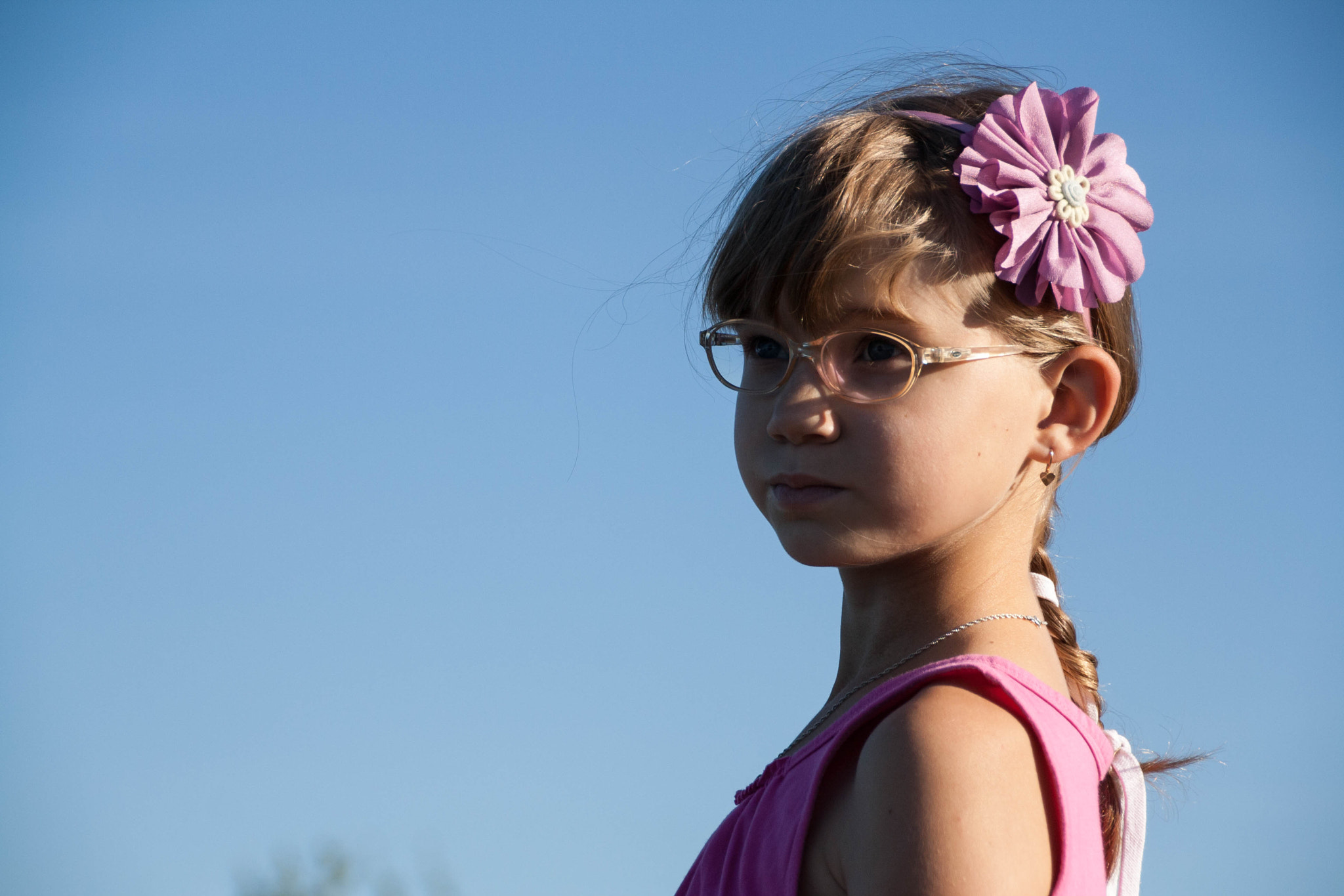 Canon EOS 1000D (EOS Digital Rebel XS / EOS Kiss F) sample photo. Little blond girl with glasses photography