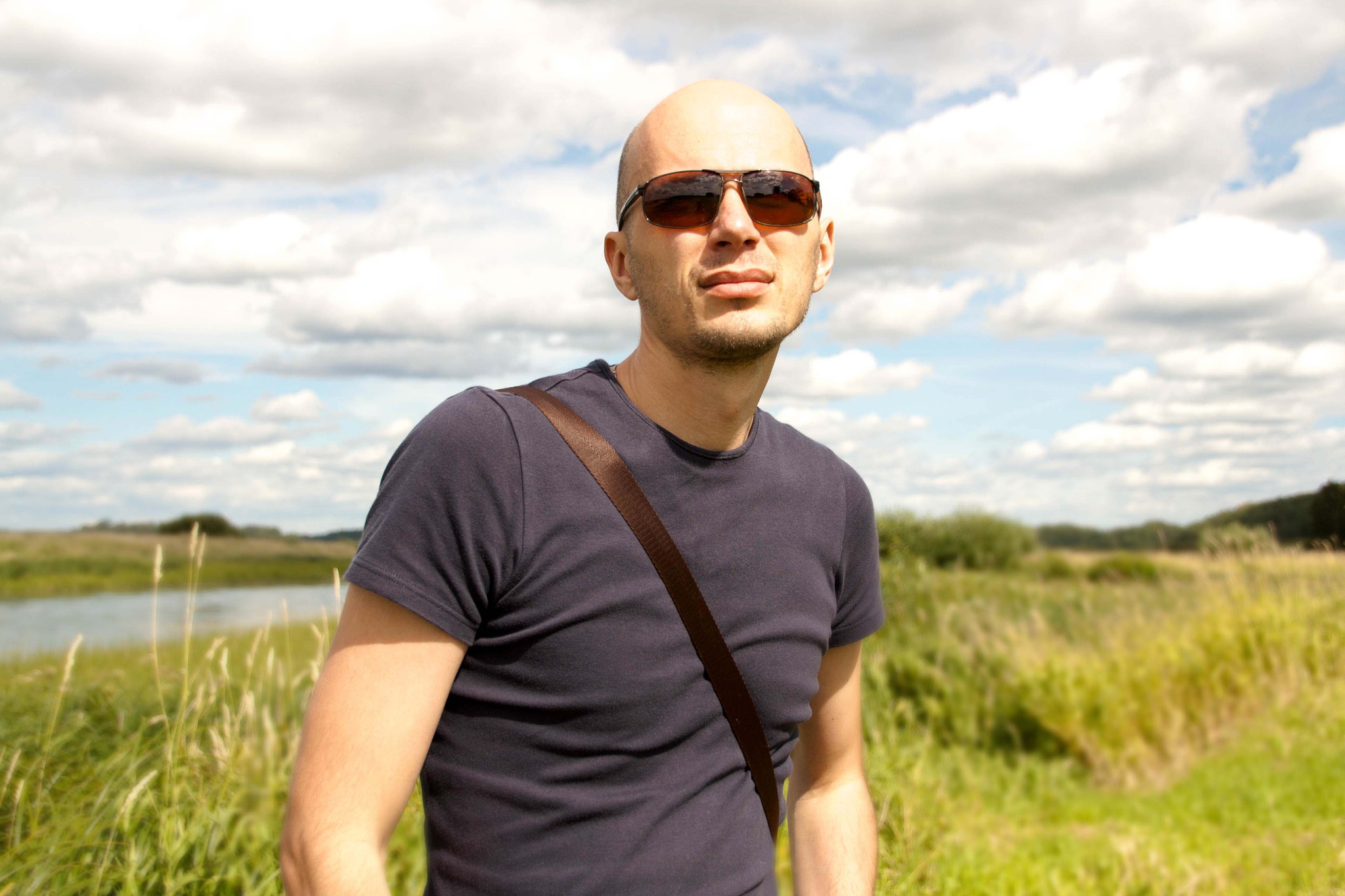 Canon EOS 1000D (EOS Digital Rebel XS / EOS Kiss F) sample photo. Portrait of a handsome young man with sunglasses photography