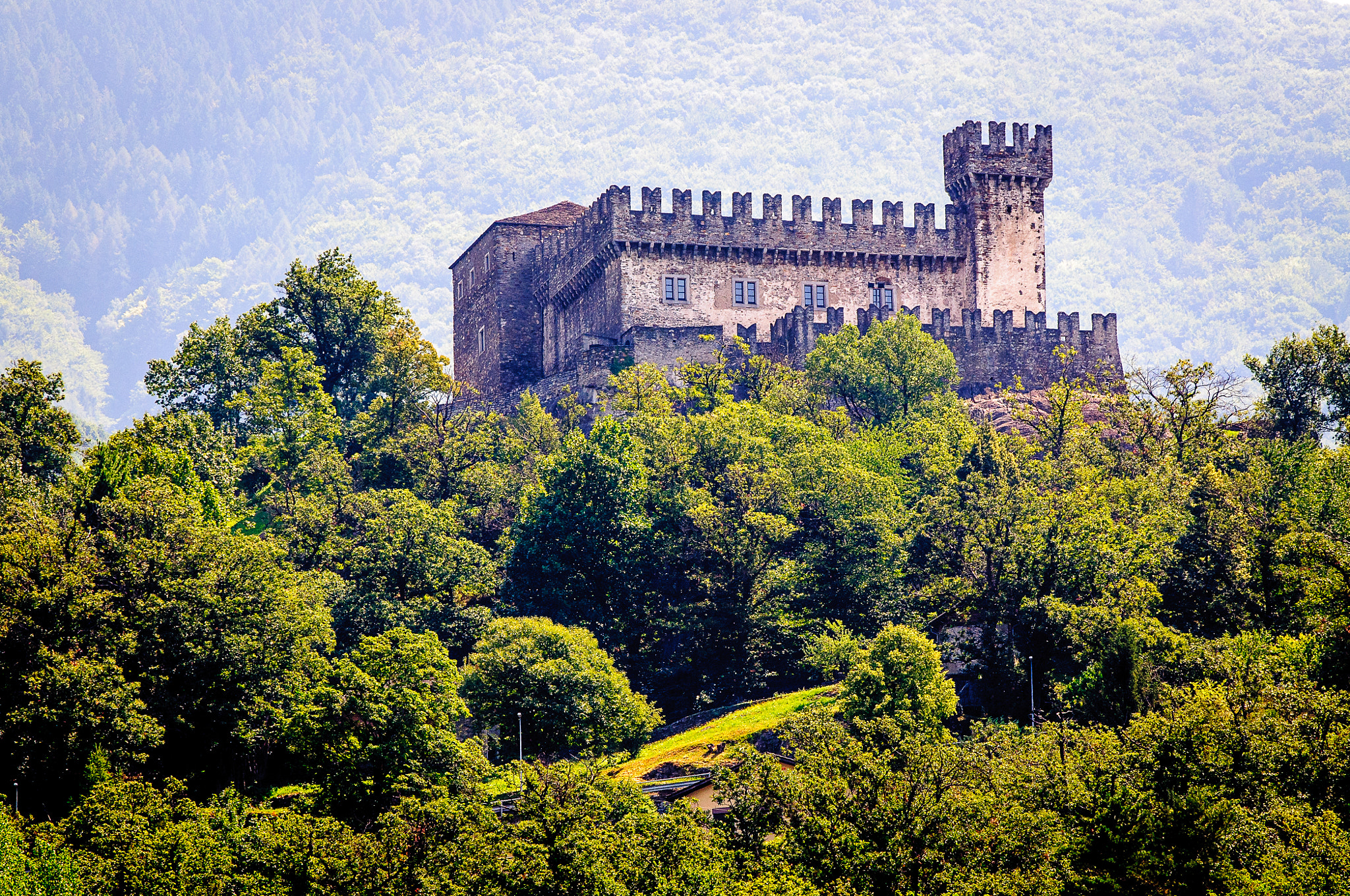 AF-S Zoom-Nikkor 80-200mm f/2.8D IF-ED sample photo. Castello di sasso corbaro photography