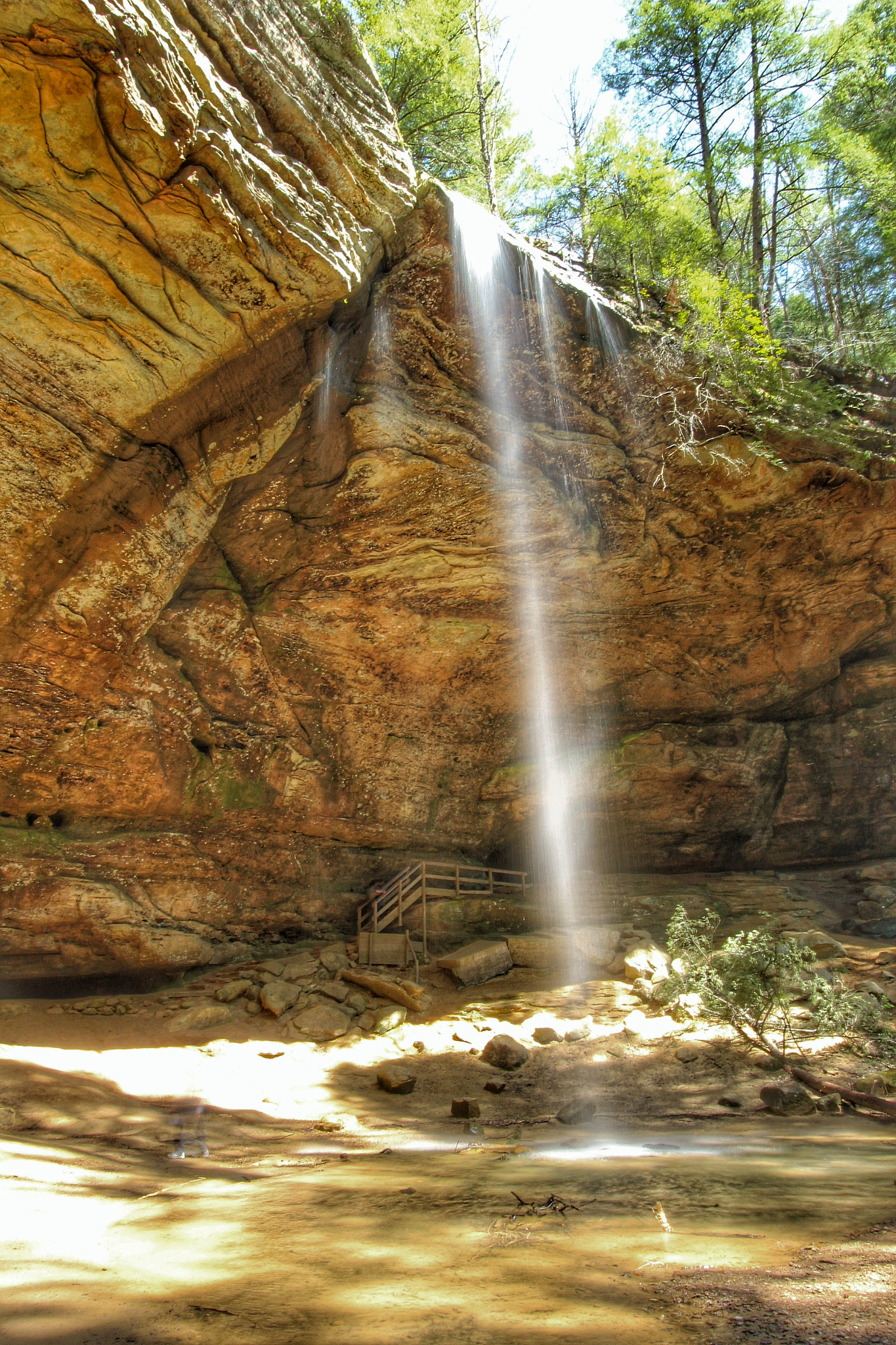 Canon EOS 550D (EOS Rebel T2i / EOS Kiss X4) + Canon EF-S 10-22mm F3.5-4.5 USM sample photo. Ash cave photography