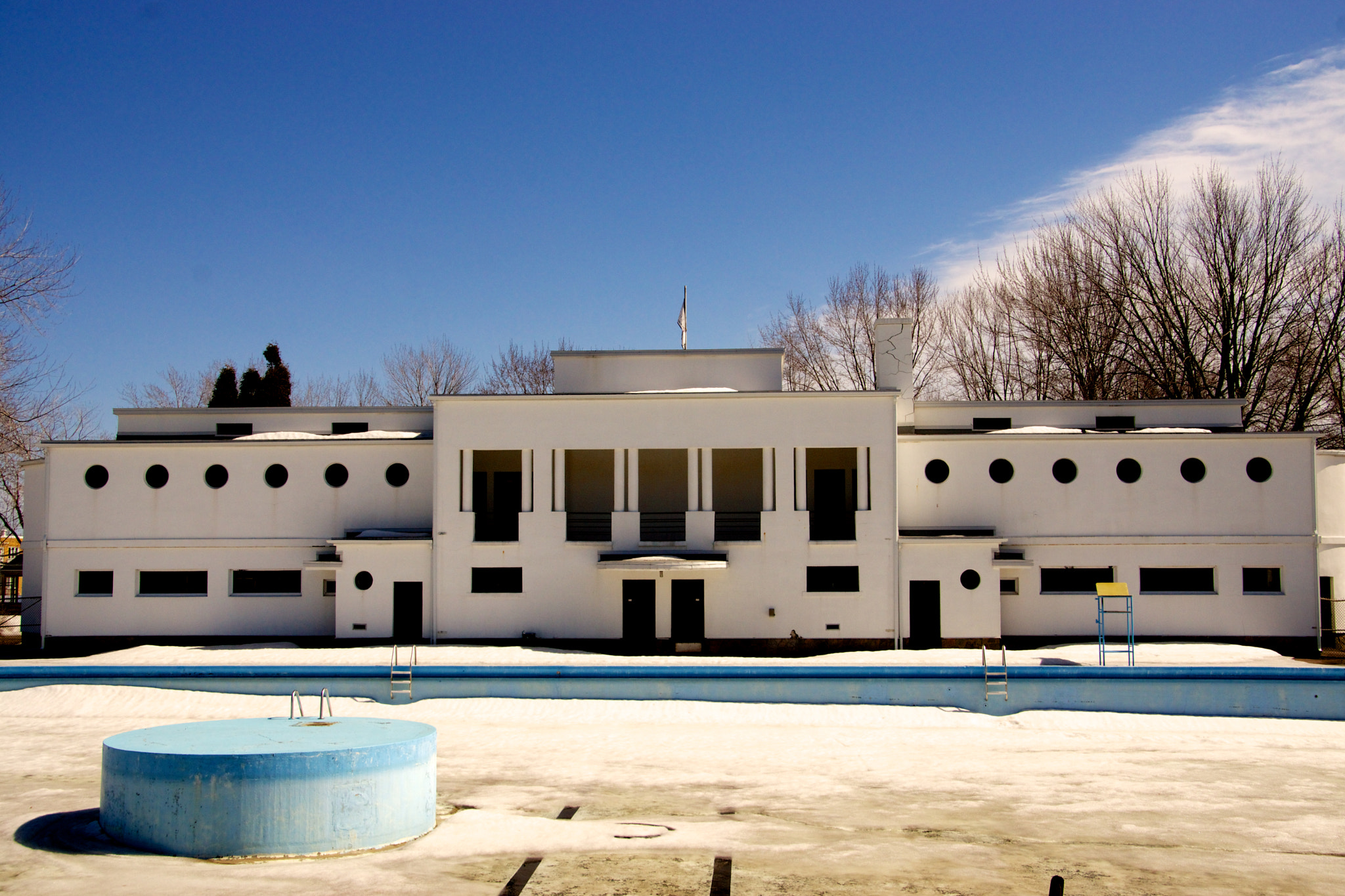 Tamron 18-270mm F3.5-6.3 Di II PZD sample photo. Piscine de shawinigan photography