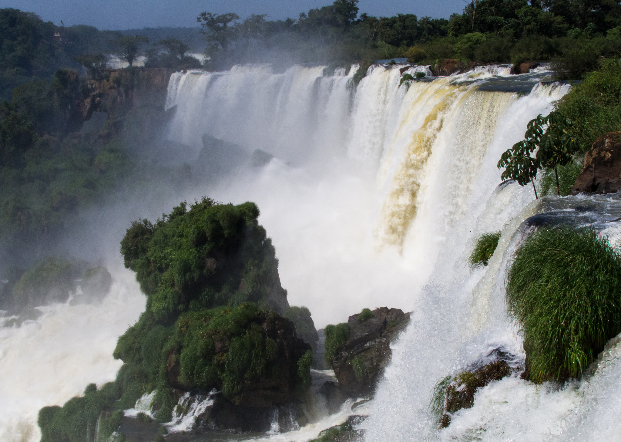 Olympus OM-D E-M5 + Olympus M.Zuiko Digital ED 40-150mm F2.8 Pro sample photo. Water power argentina - iguazu style photography