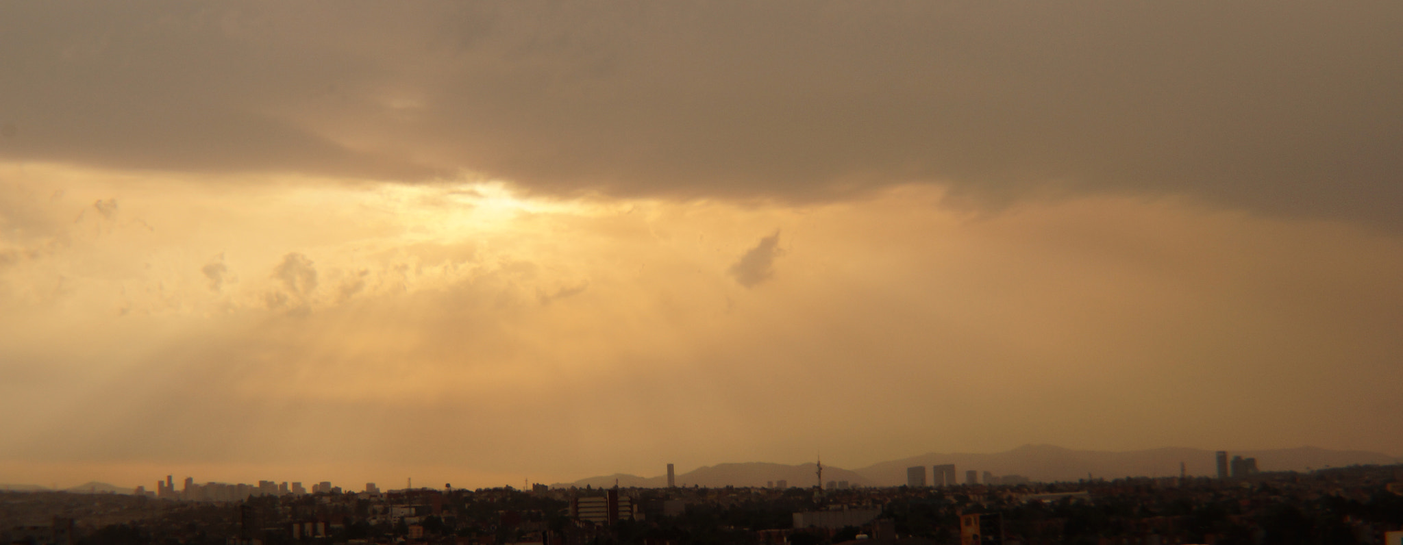 Sony E 18-200mm F3.5-6.3 OSS LE sample photo. Ciudad de méxico atardecer photography